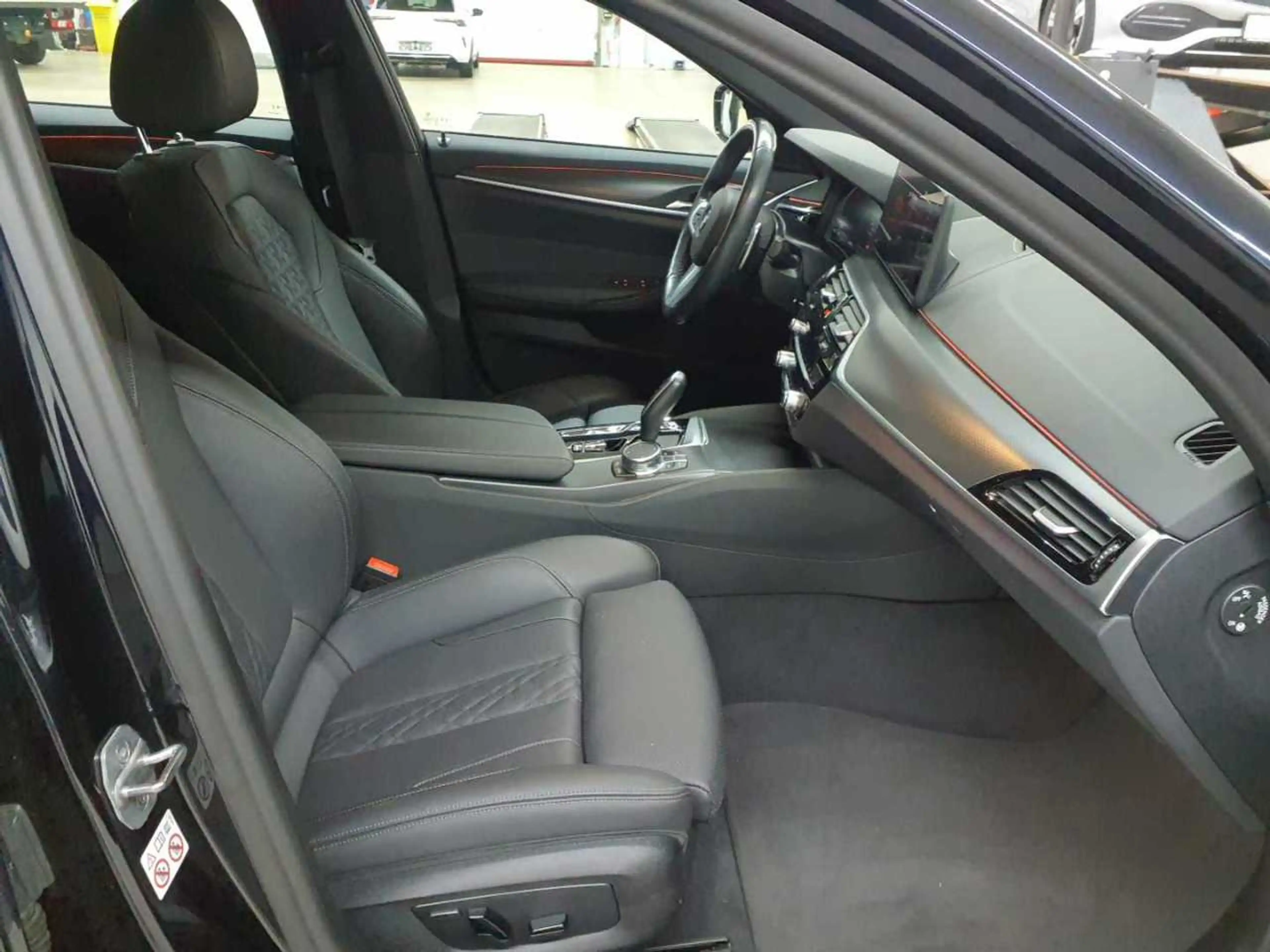 BMW 520 520i Touring Aut. M Sport Navi Leder — photo 7
