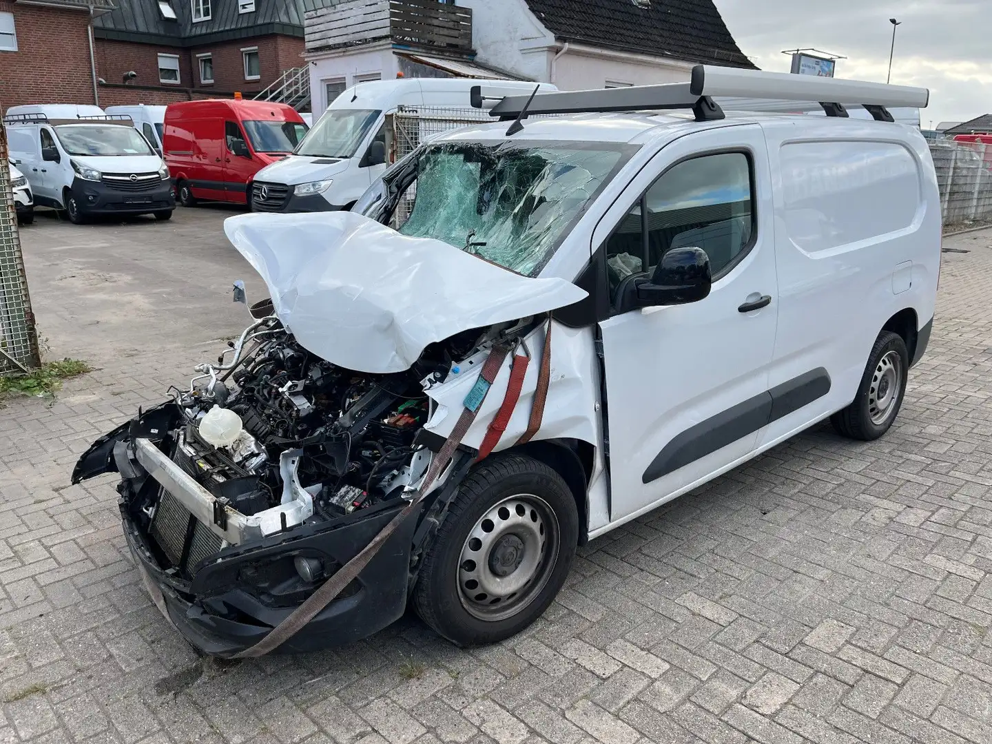 Opel Combo 1,5 Cargo XL ,Klima,PDC,1.Hd,Kamera,Navi Blanc - 1
