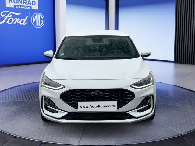 Ford Focus view 2