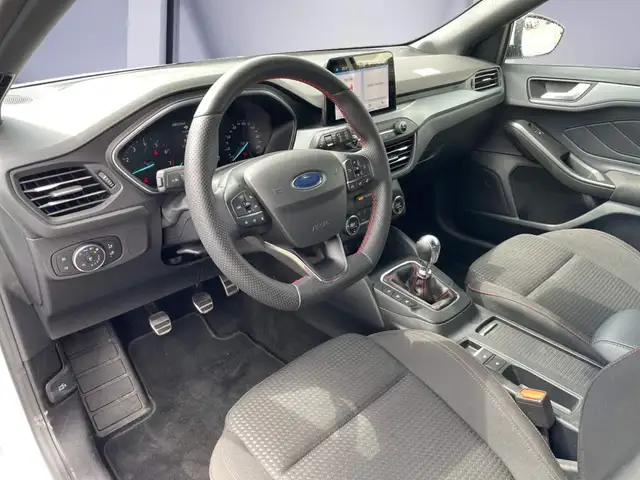 Ford Focus view 13