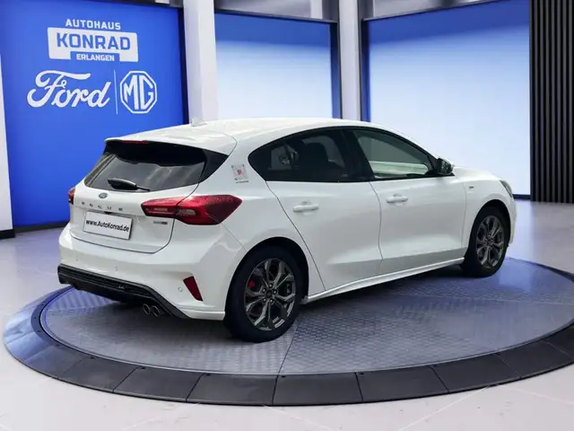 Ford Focus view 5