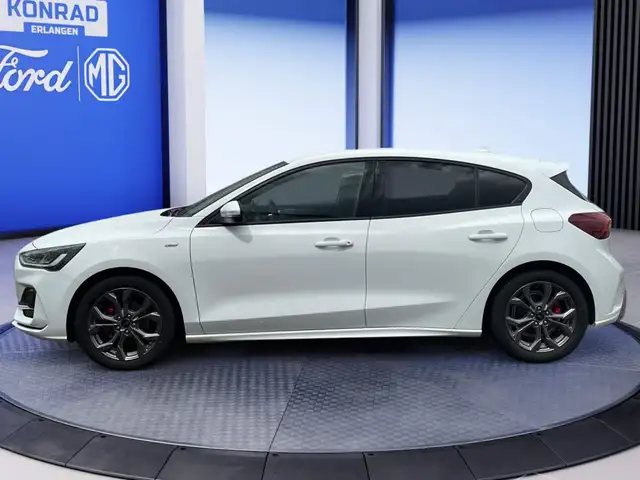 Ford Focus view 3