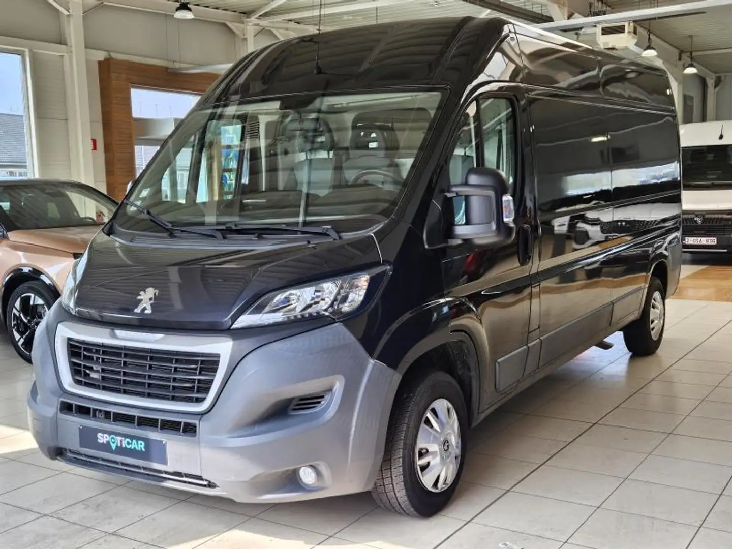 Peugeot Boxer Premium Pack L3H2 335 Camera/GPS/Bluetooth/PDC Černá - 1