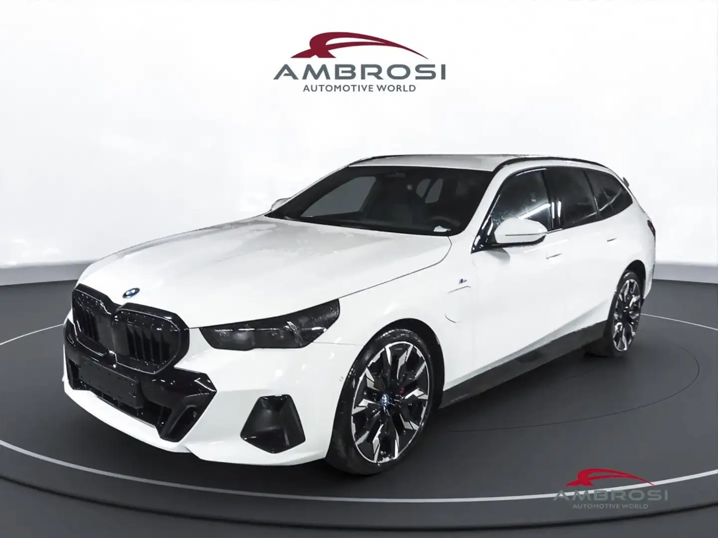 BMW 530 530e xDrive Touring Msport Pro Innovation Package Bílá - 1