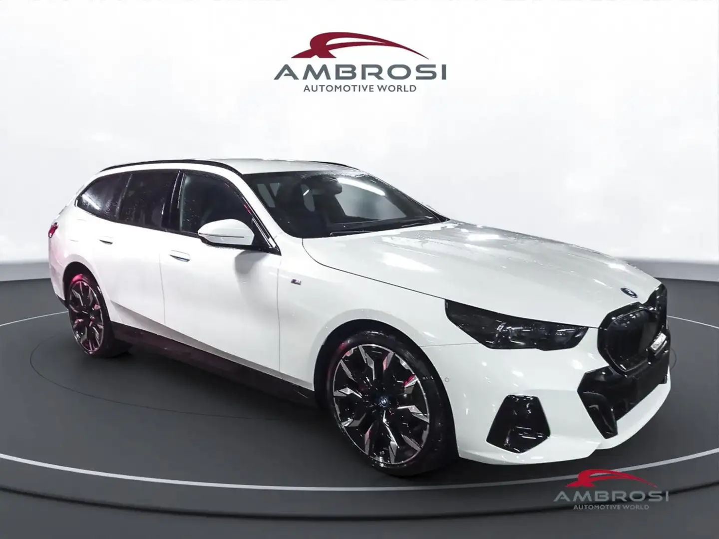 BMW 530 530e xDrive Touring Msport Pro Innovation Package Bílá - 2