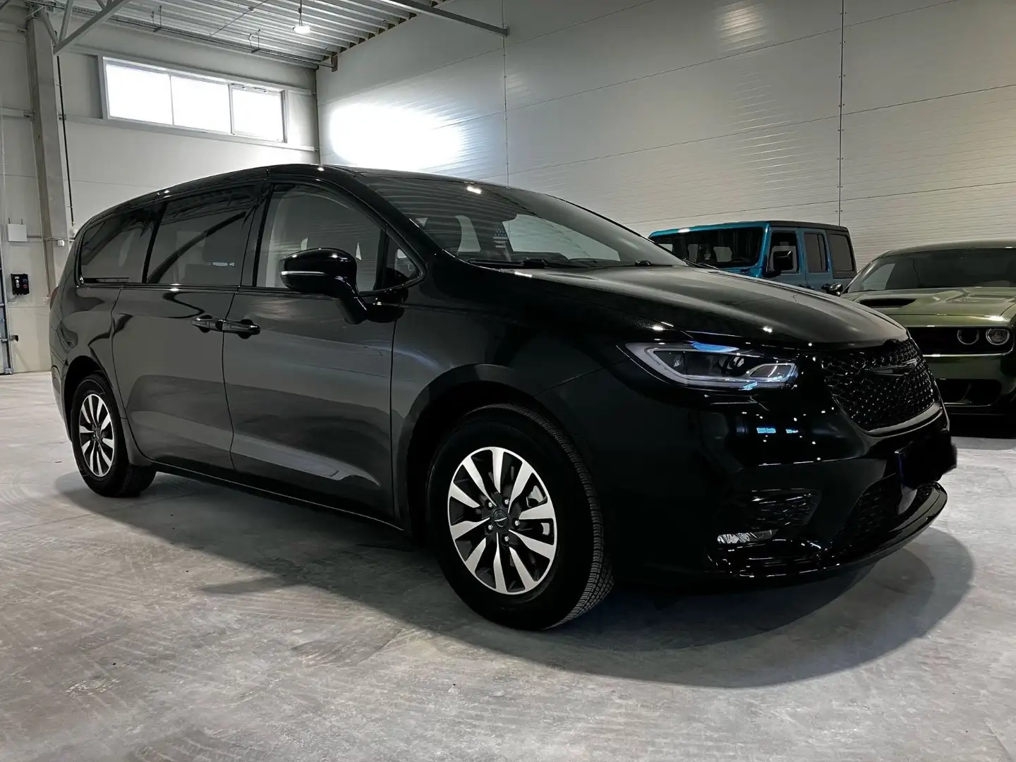 Chrysler Pacifica Hybrid 3,6 Navi Leder ACC Night Paket Noir - 2