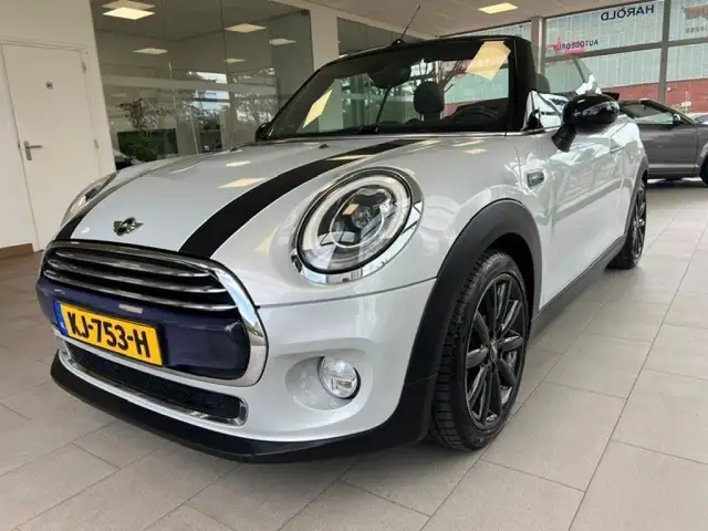 MINI Cooper Cabrio 1.5 Cooper Chill Serious Eerste eigenaar.