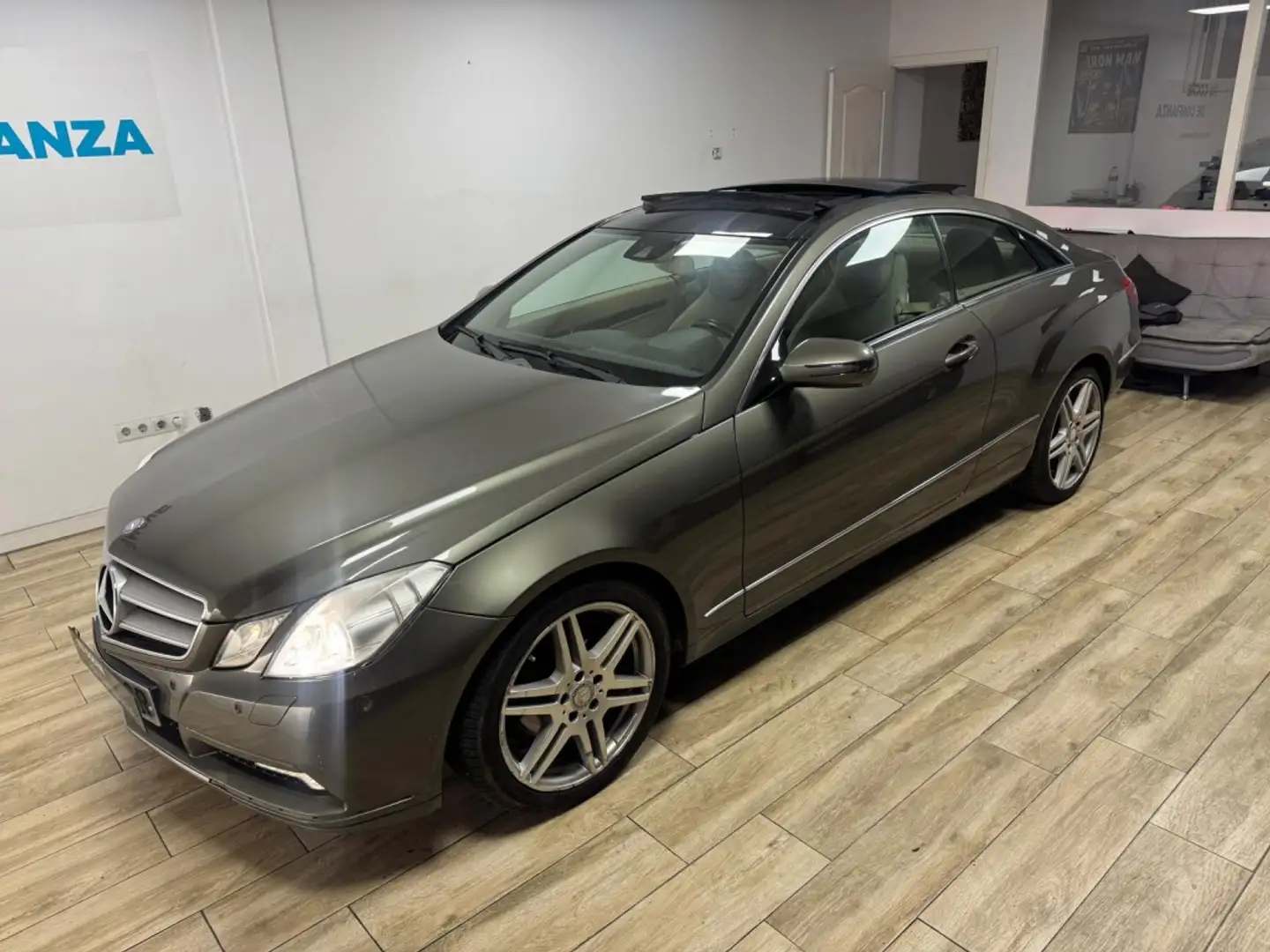 Mercedes-Benz E 350 350CDI BE 7G (9.75) Beige - 2