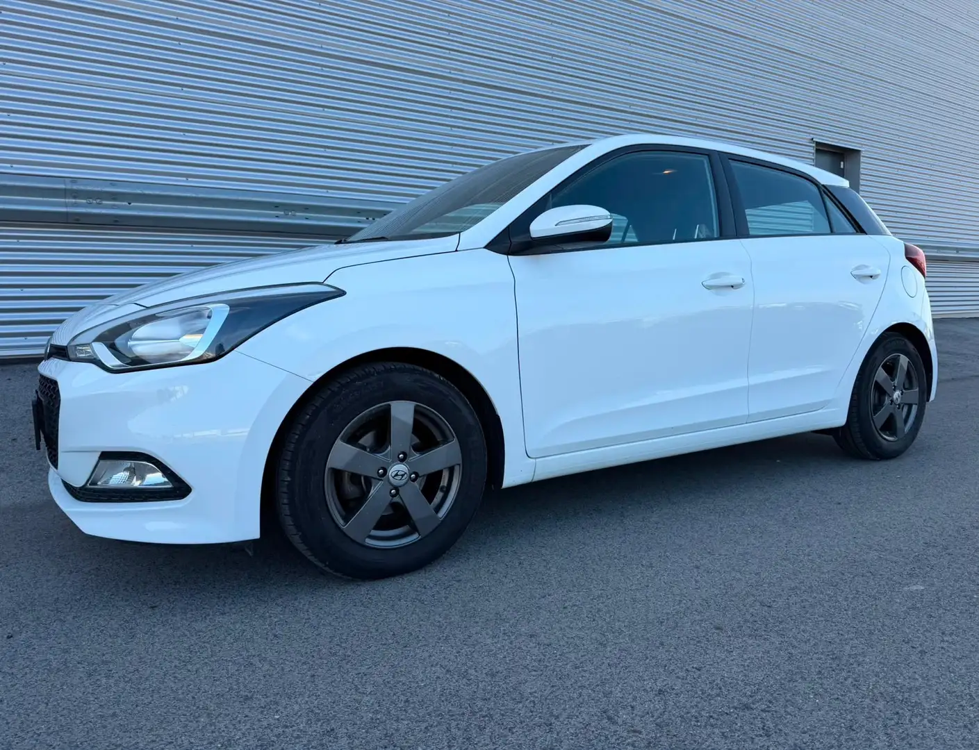 Hyundai i20 1,25 Edition 25 Edition 25 ID:81 Weiß - 2