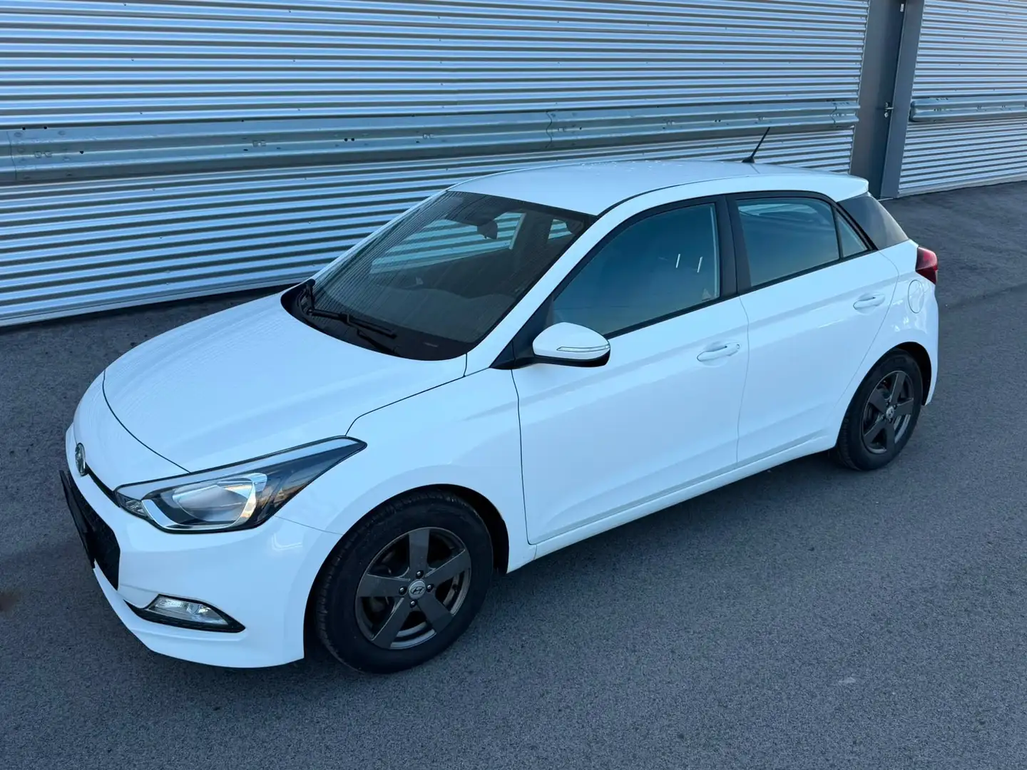 Hyundai i20 1,25 Edition 25 Edition 25 ID:81 Weiß - 1