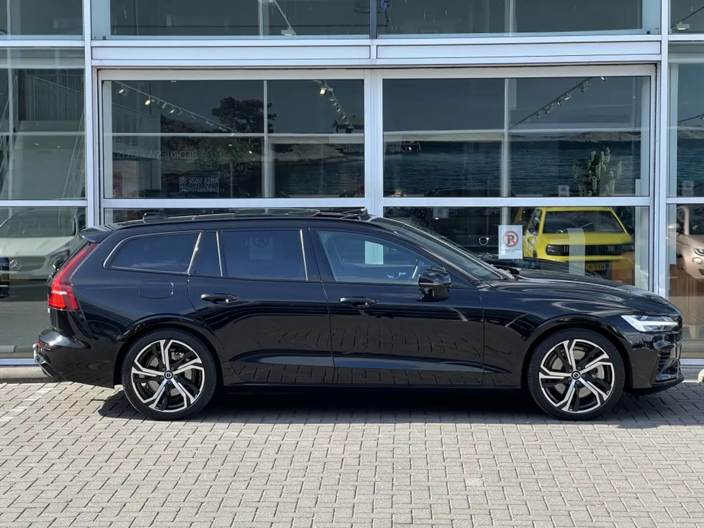 Volvo V60 T8 455PK Recharge Ultra Dark| Panodak| Adap.Cruise Noir - 2