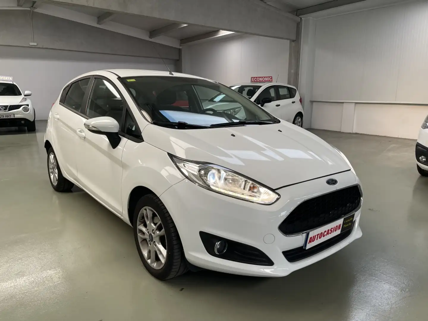 Ford Fiesta 1.25 Trend 82 Weiß - 1