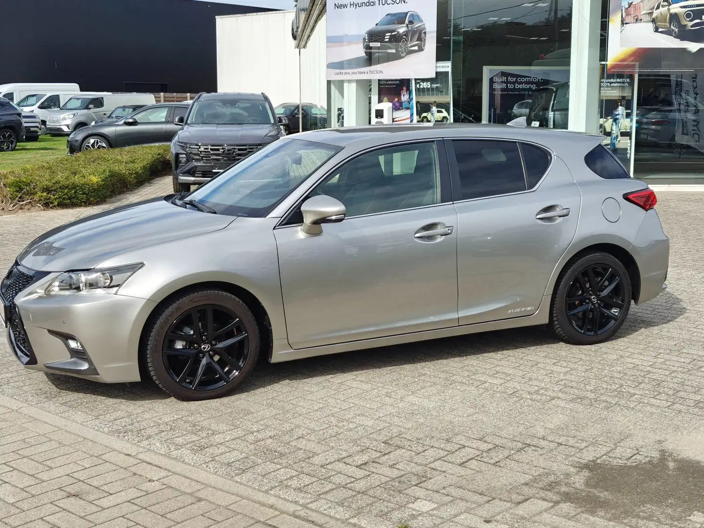 Lexus CT 200h Shadow Edition *Hybride *Automaat *Alcantara Grijs - 2