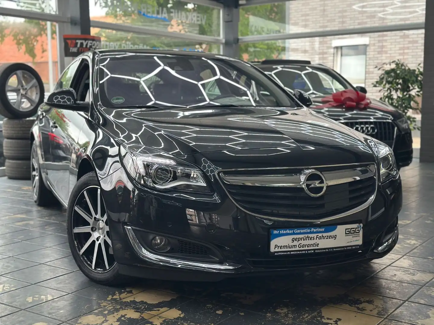 Opel Insignia A Lim. Innovation 4x4*HU/AU*AHK*PDC*BT* Schwarz - 1