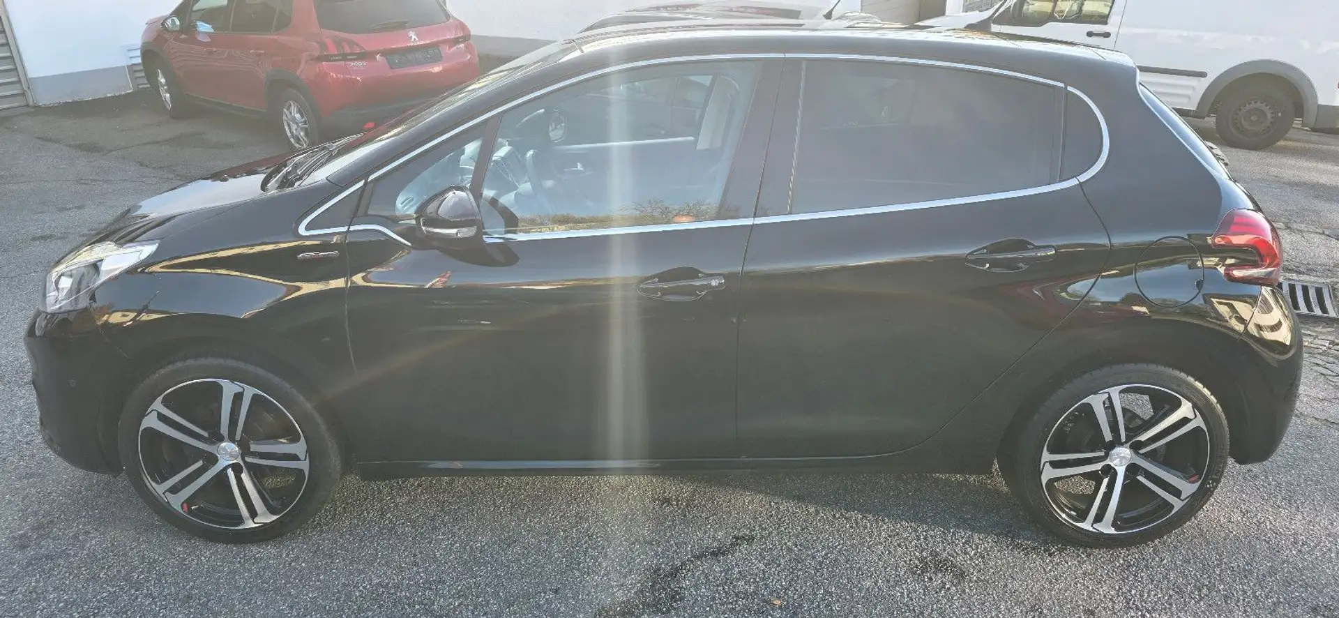 Peugeot 208 Allure, GT Line, Vollausstattung,Garantie! - 2