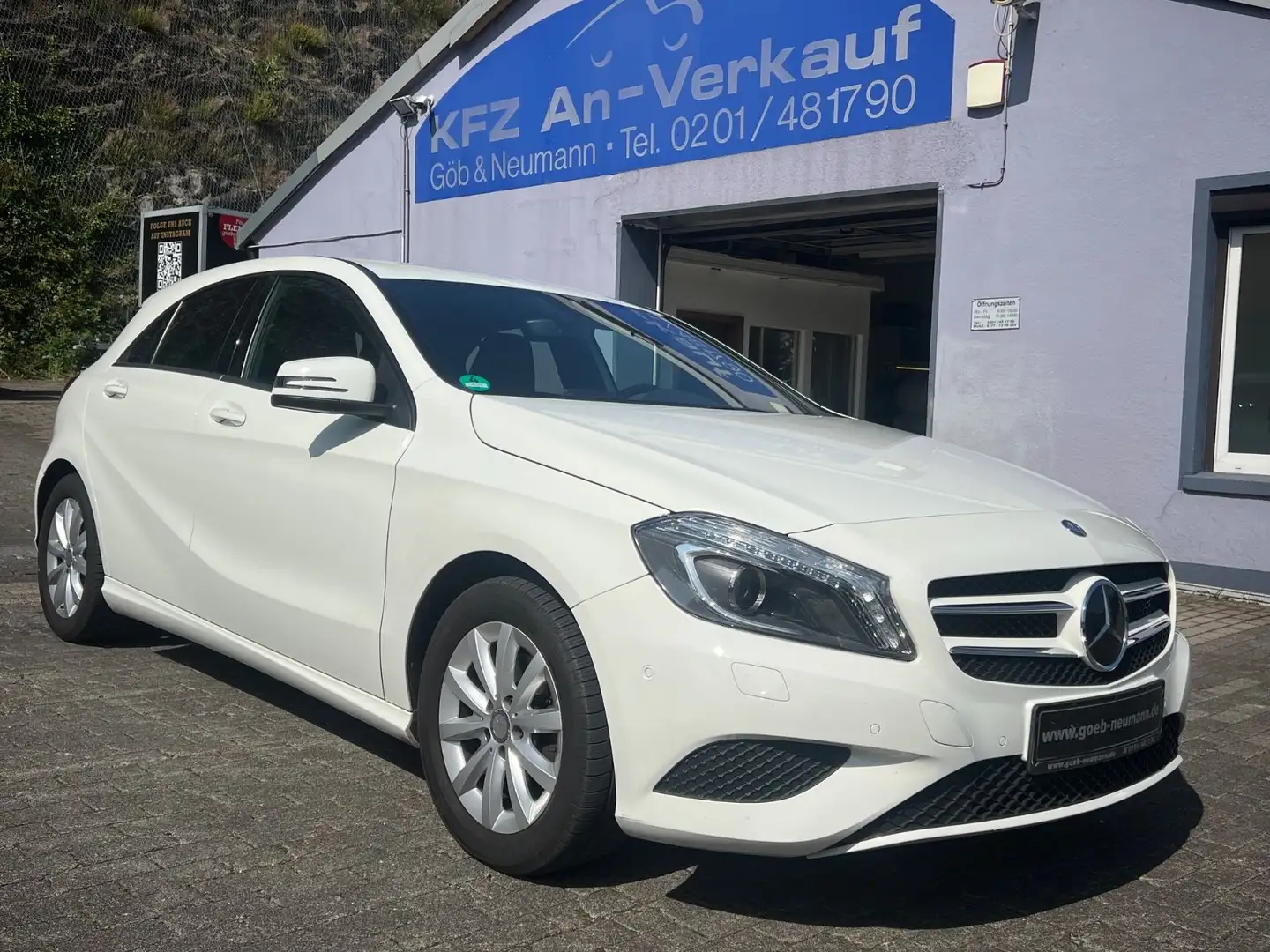 Mercedes-Benz A 180 Style BlueEfficiency Navi Xenon Teilleder Weiß - 1