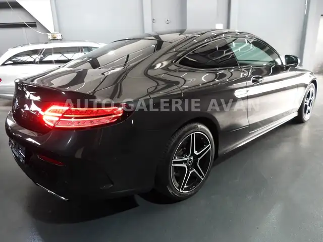 Mercedes-Benz C-Class view 3