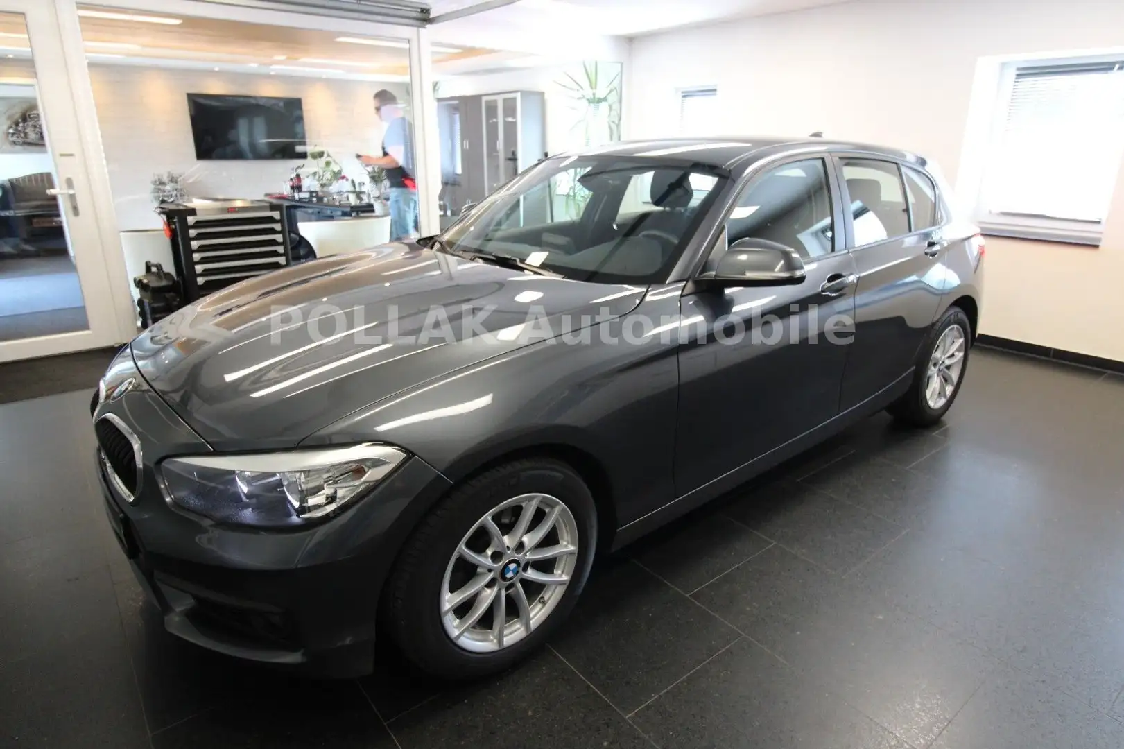 BMW 118 d Advantage*NAVI*MFL*PDC*SHZ*GRA*BC*ISOFIX* Grijs - 2