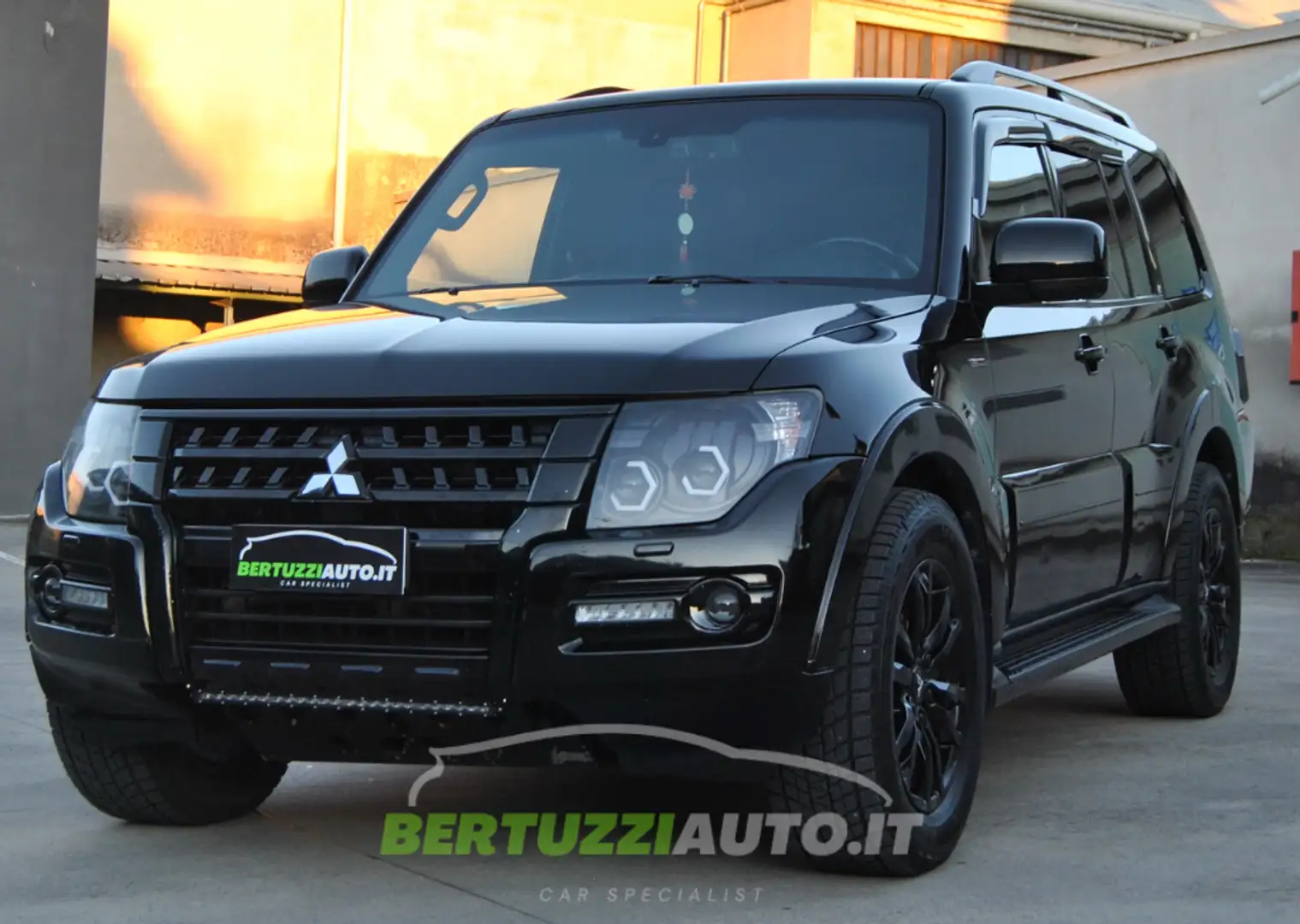 Mitsubishi Pajero 72/100 Anniversary Instyle 7 Posti Automatico Schwarz - 1
