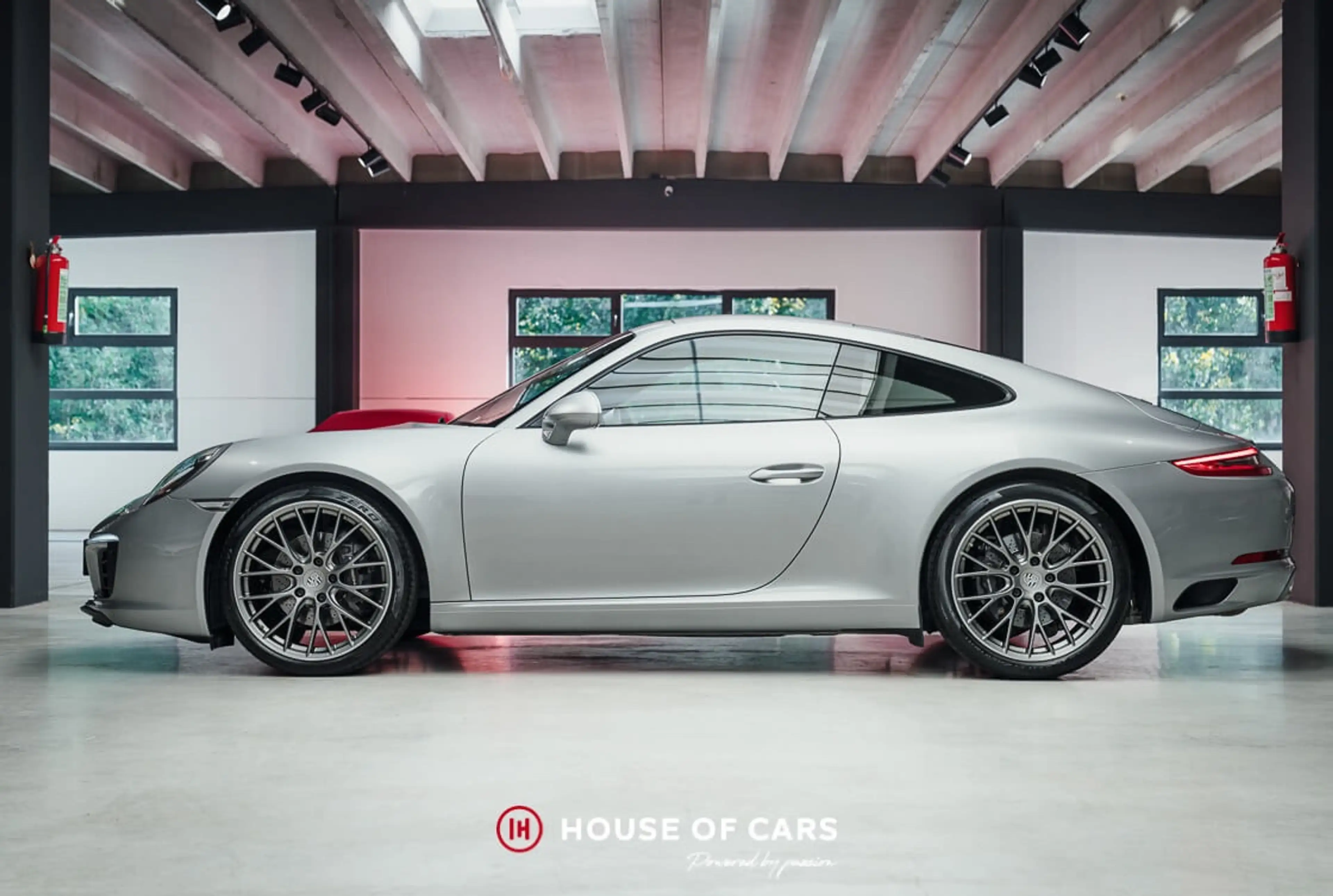Porsche 911 991.2 CARRERA COUPE PDK LOW MILEAGE - 1ST PAINT — photo 10