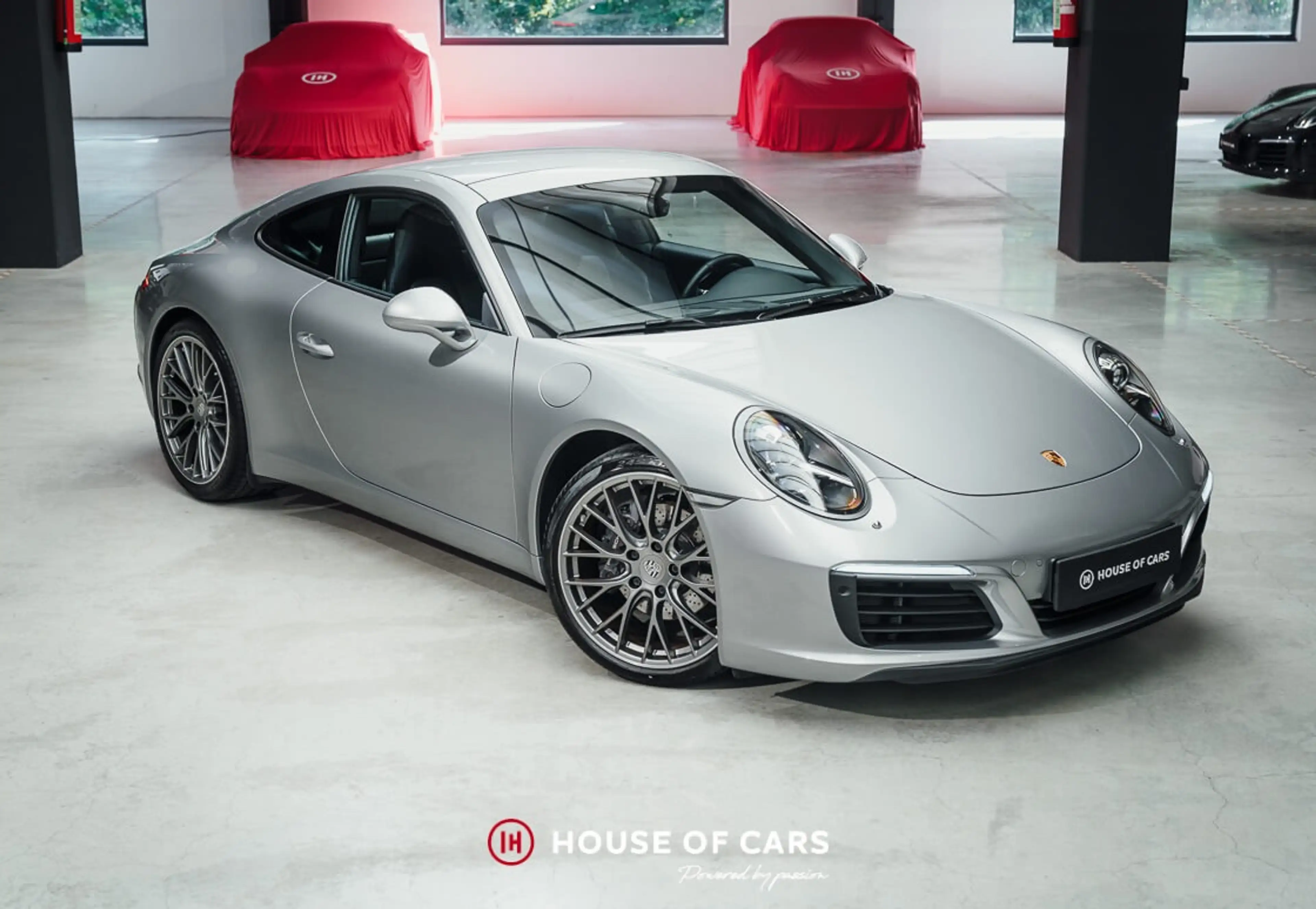Porsche 911 991.2 CARRERA COUPE PDK LOW MILEAGE - 1ST PAINT — photo 4
