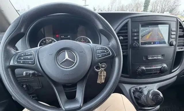 Mercedes-Benz Vito view 9