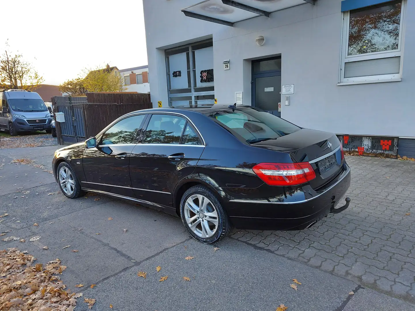 Mercedes-Benz E 200 E 200 CGI BlueEFFICIENCY Automatik Avantgarde Schwarz - 1