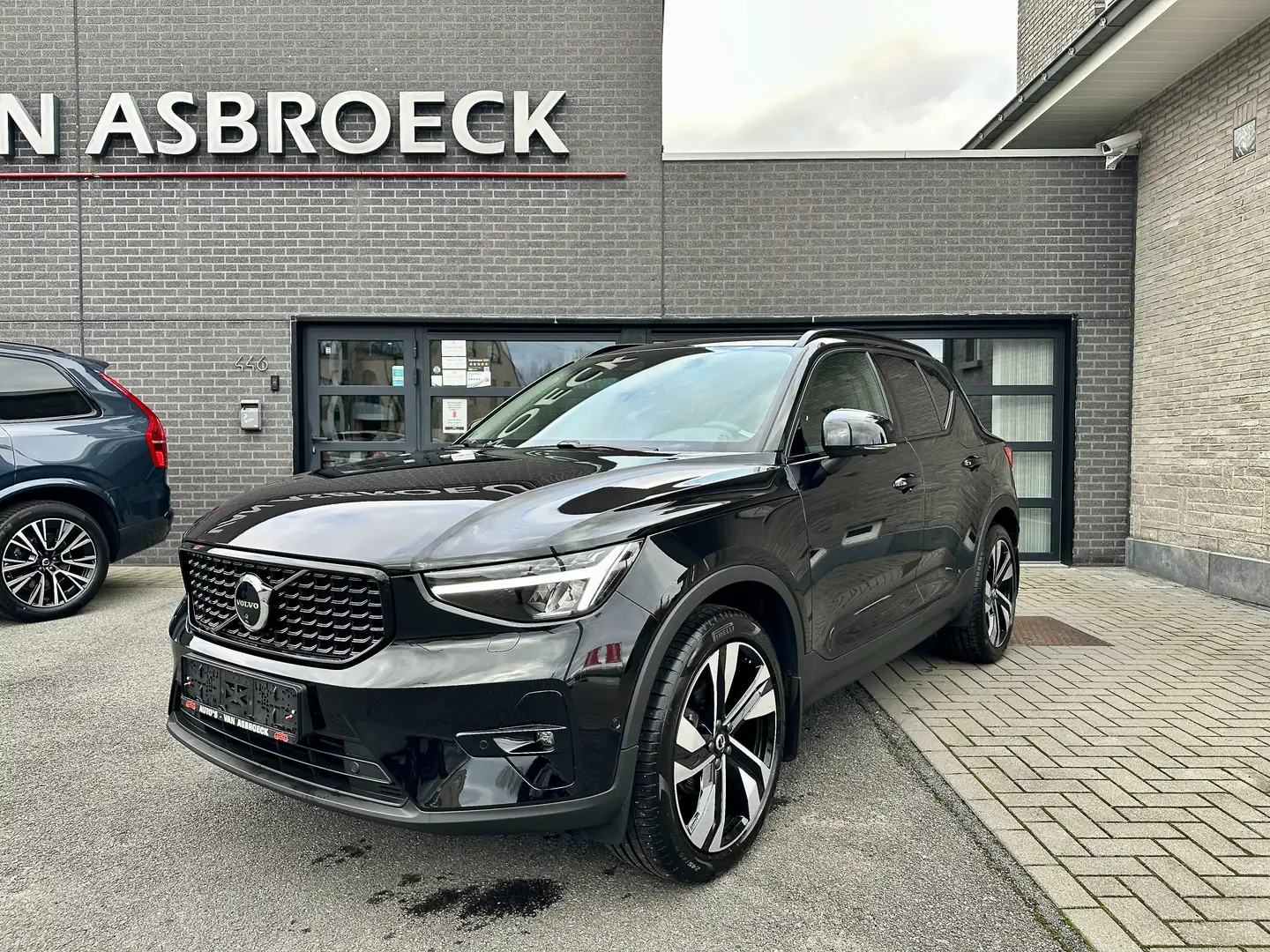 Volvo XC40 XC40 T2 Plus Dark FULL OPTION * Panorama Dak * Noir - 1