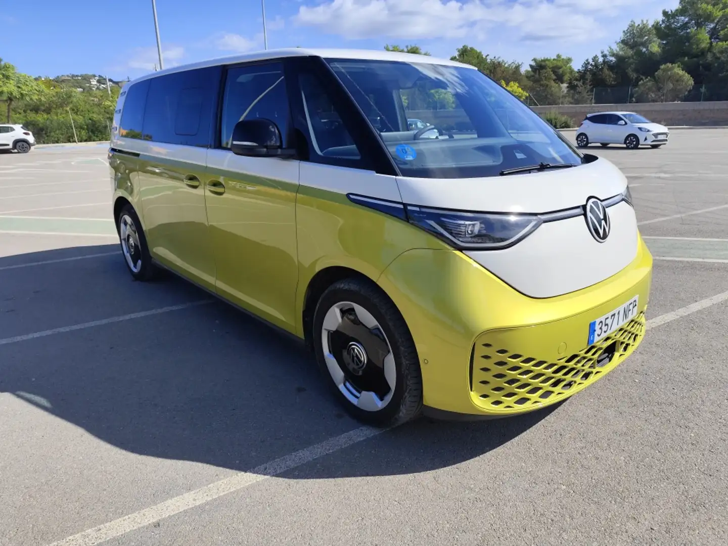 Volkswagen ID. Buzz Familiar Automático de 5 Puertas Amarillo - 1