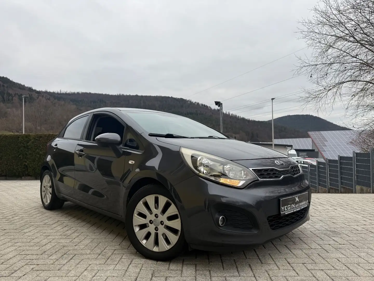 Kia Rio 1.4 FIFA World Cup Edition Sitzheizung-Klima Grau - 1