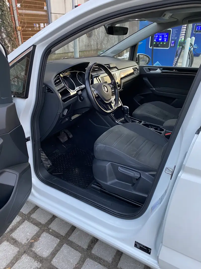 Volkswagen Touran 1.8 TSI (BlueMotion Technology) DSG Highline - 2