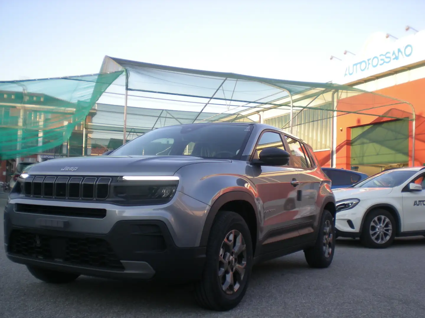 Jeep Avenger 1.2 BENZINA 100CV LONGITUDE Grigio - 1