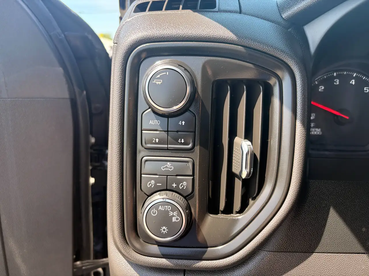 Chevrolet Silverado 1500 снимка Chevrolet Silverado 1500