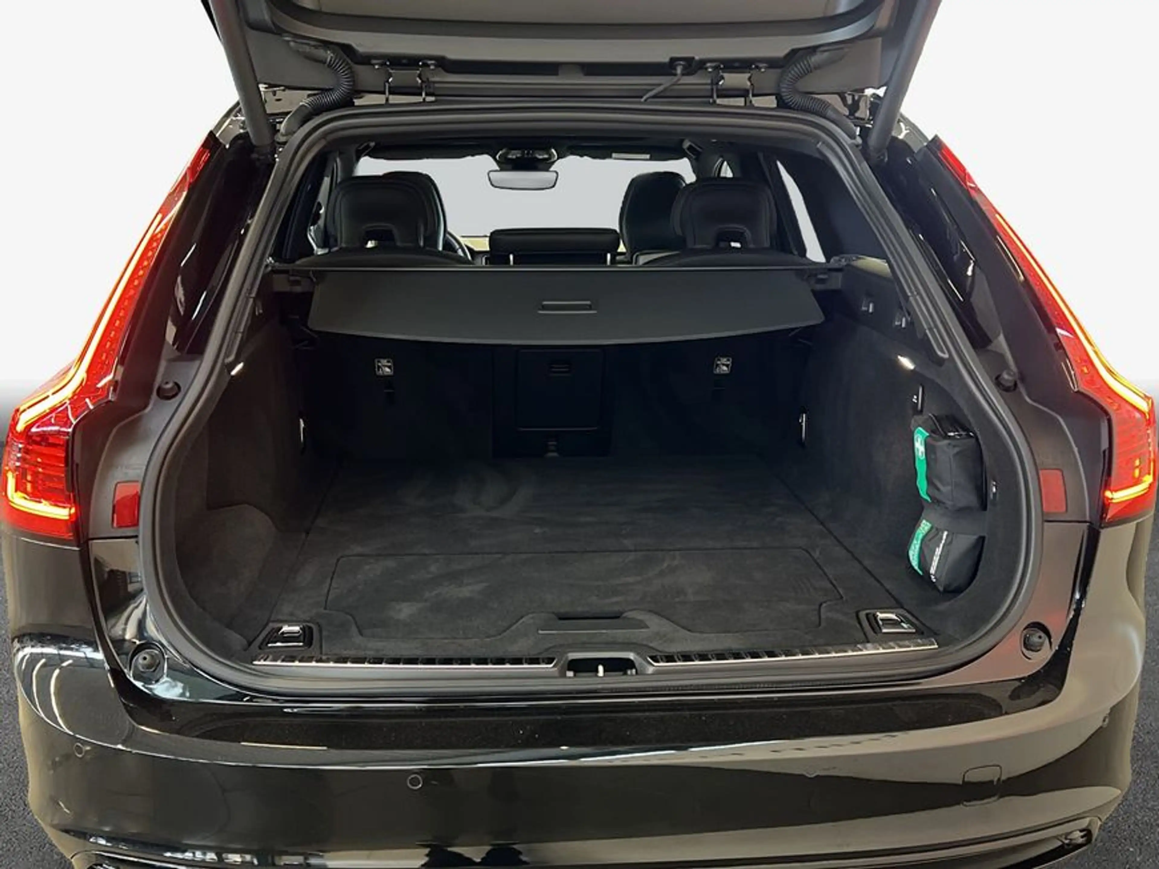 Volvo V90 T8 Plug-in Hybrid AWD Ultra-Dark Luftfahrwerk — photo 9