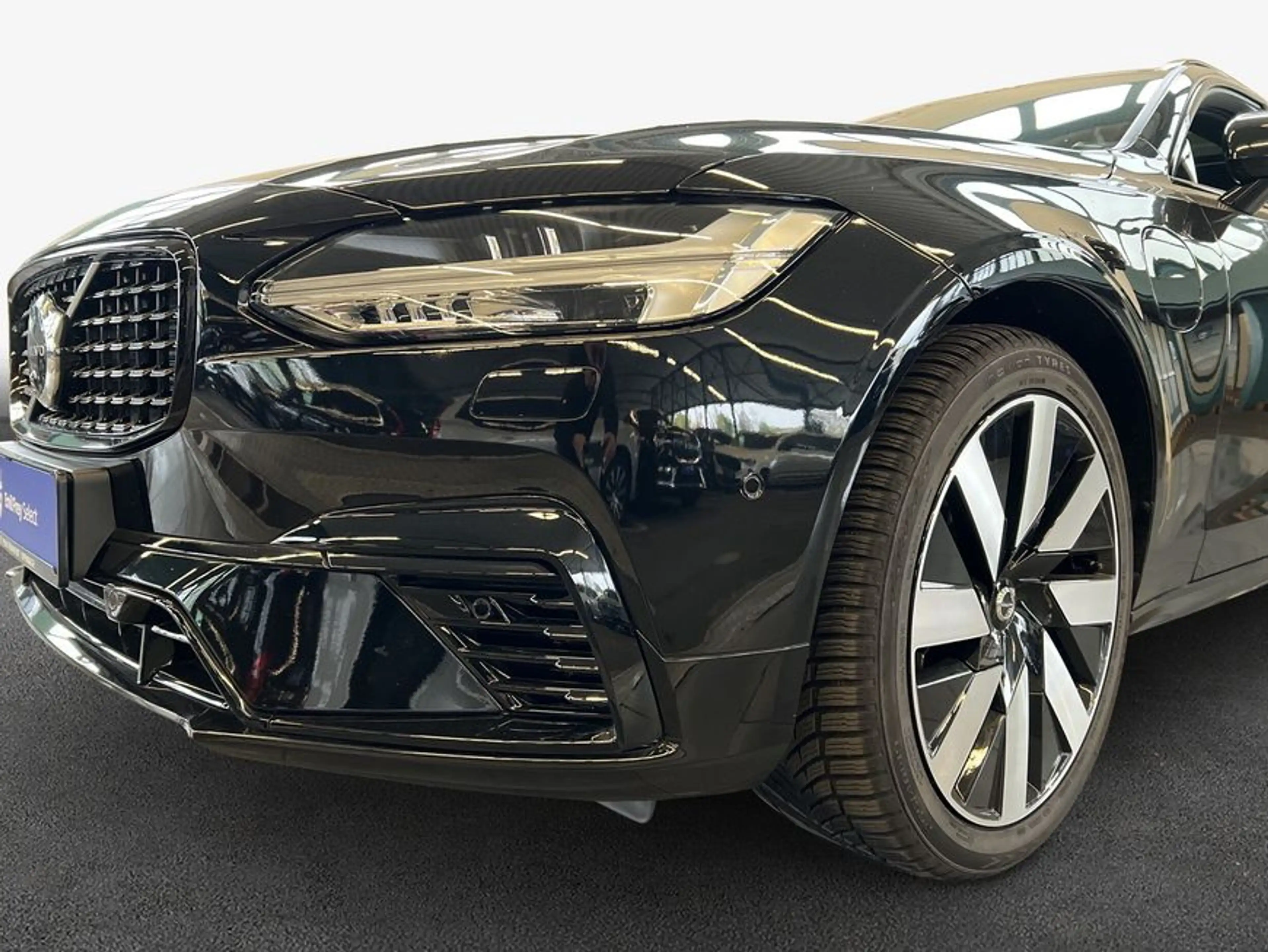 Volvo V90 T8 Plug-in Hybrid AWD Ultra-Dark Luftfahrwerk — photo 7