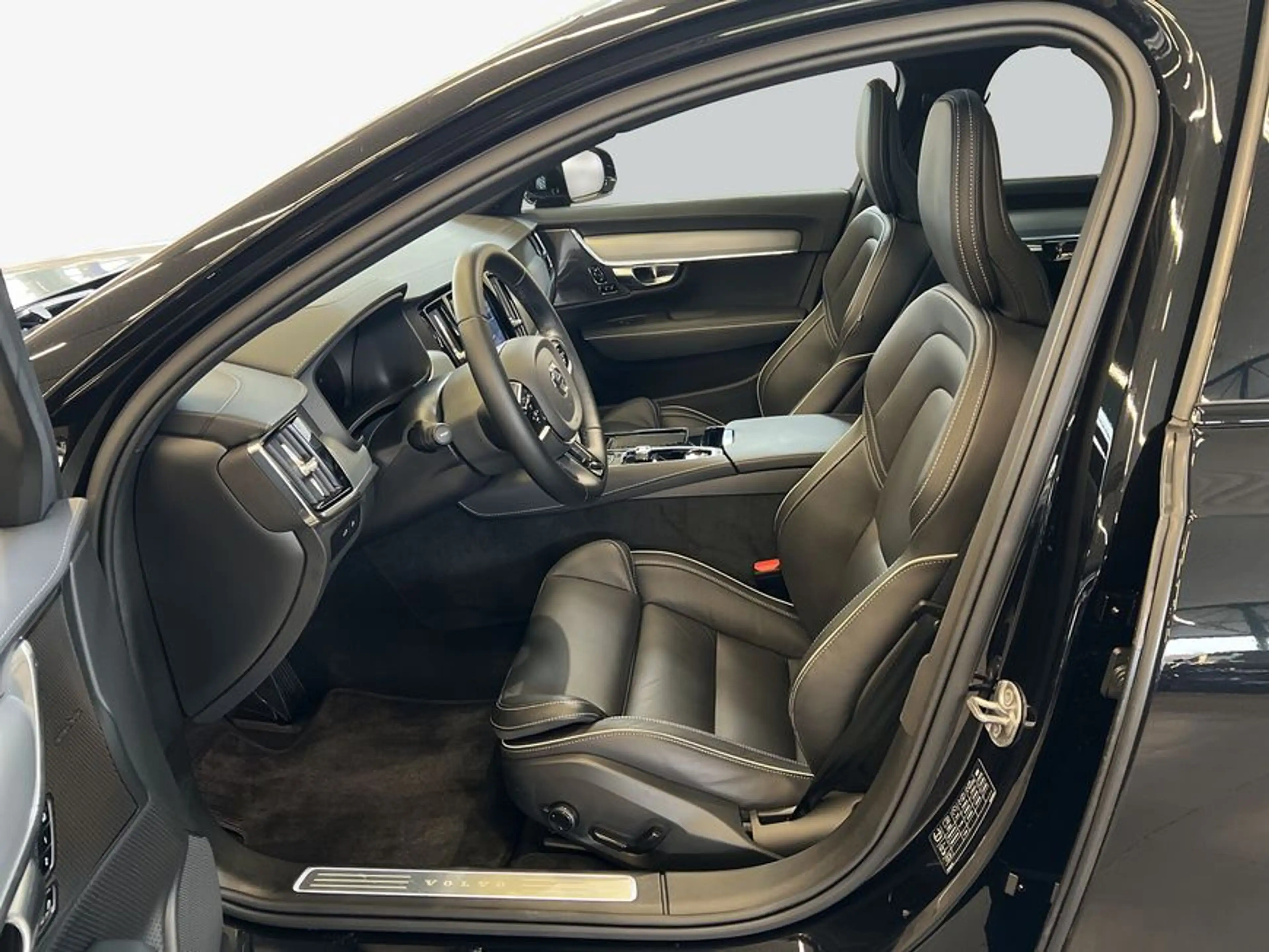 Volvo V90 T8 Plug-in Hybrid AWD Ultra-Dark Luftfahrwerk — photo 10