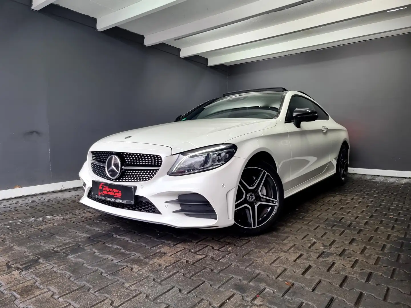 Mercedes-Benz C 220 d COUPE 4MATIC,AMG LINE, PANO, DISTRONIC, WIDE Blanc - 1
