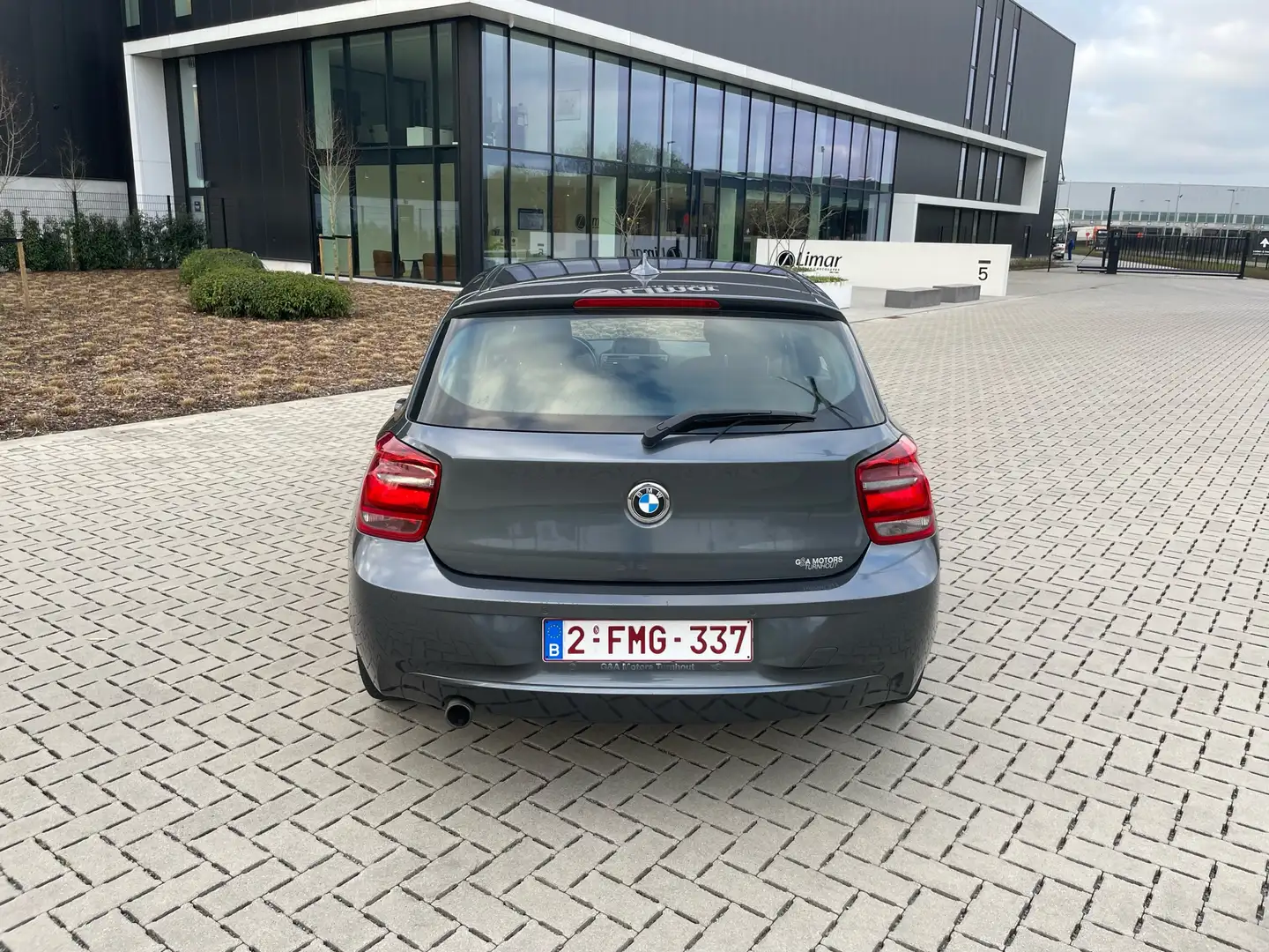 BMW 114 114d Sport Line Gris - 2