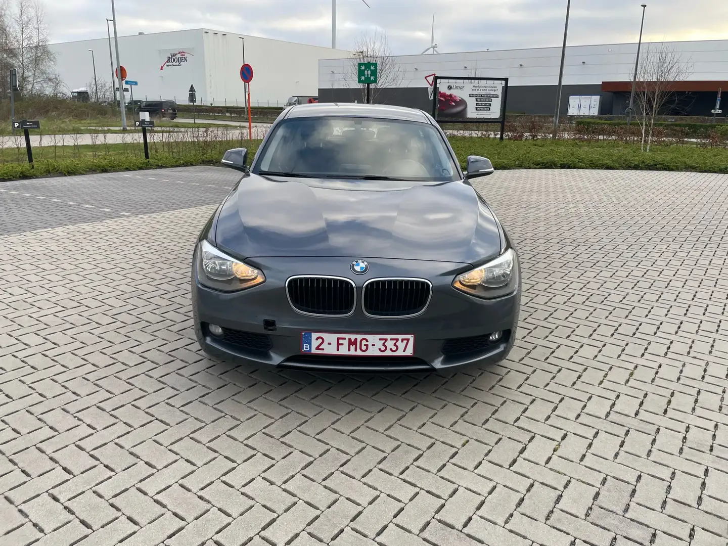 BMW 114 114d Sport Line Gris - 1