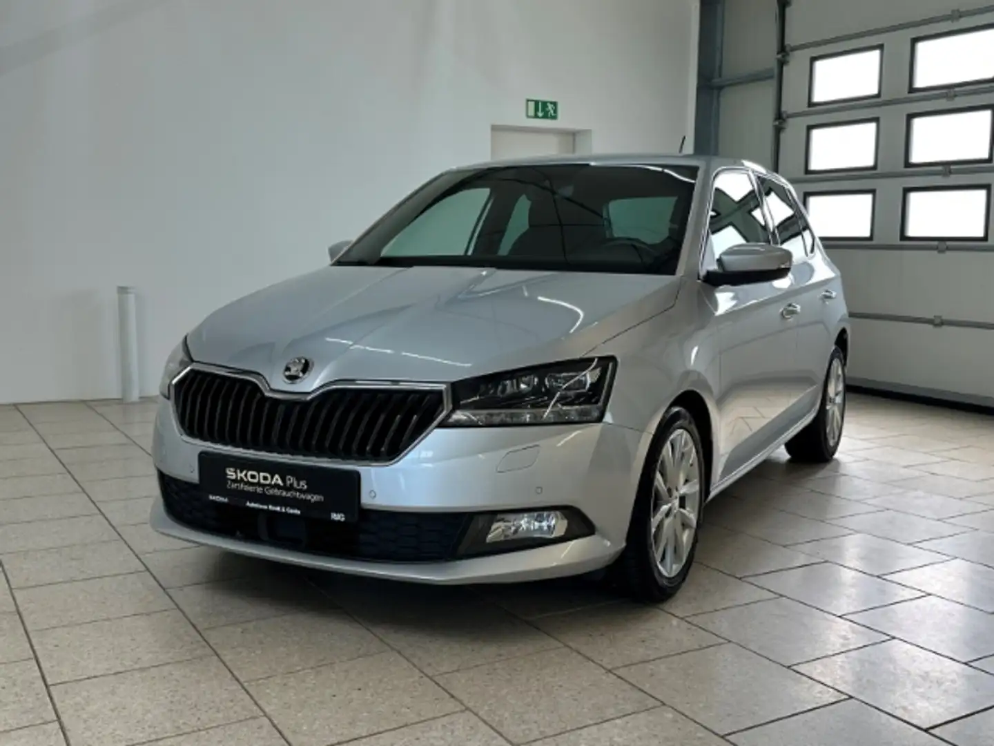 Skoda Fabia Style 1.0 TSI SHZ PDC Freisprech Kamera Silber - 2