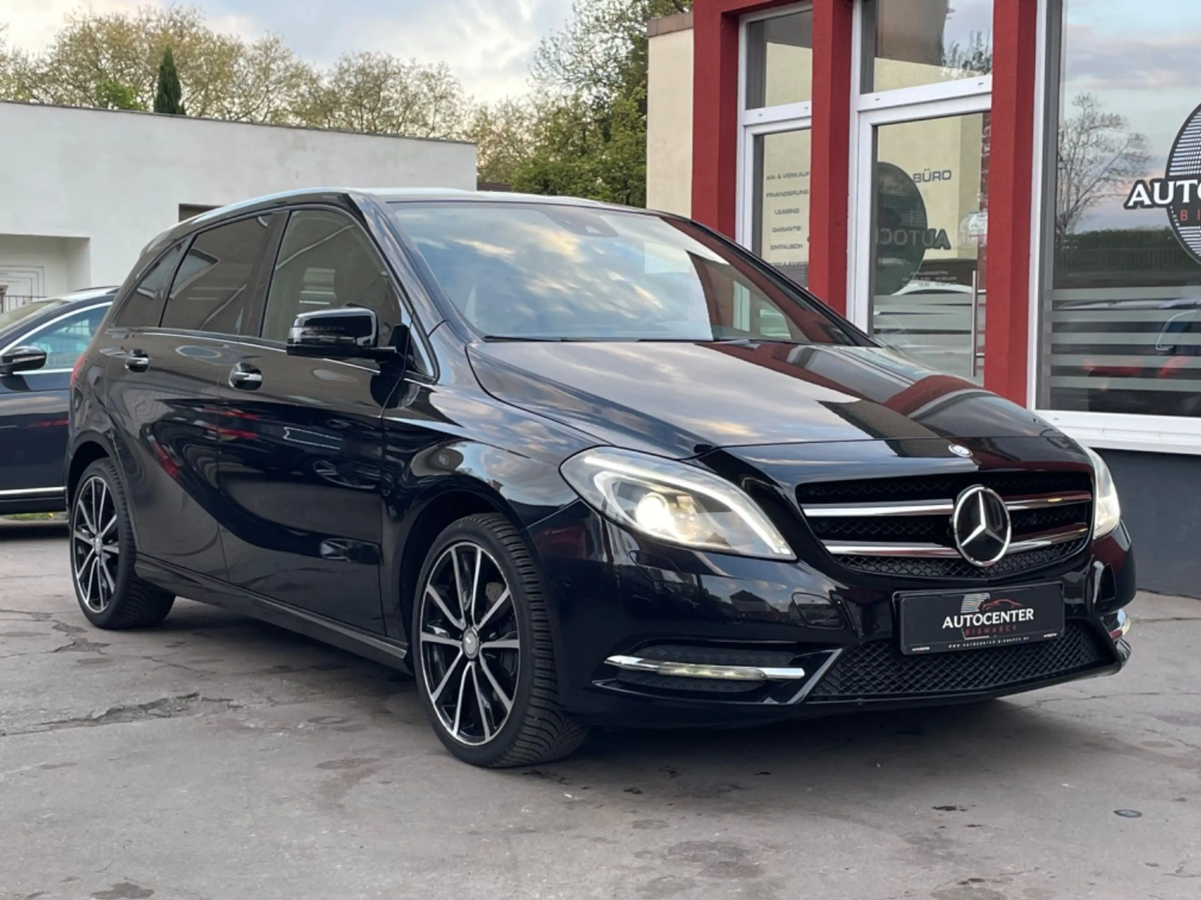 Mercedes-Benz B 200 Automatik NAVI/BI-XENON/R-KAMERA/SHZ — photo 2