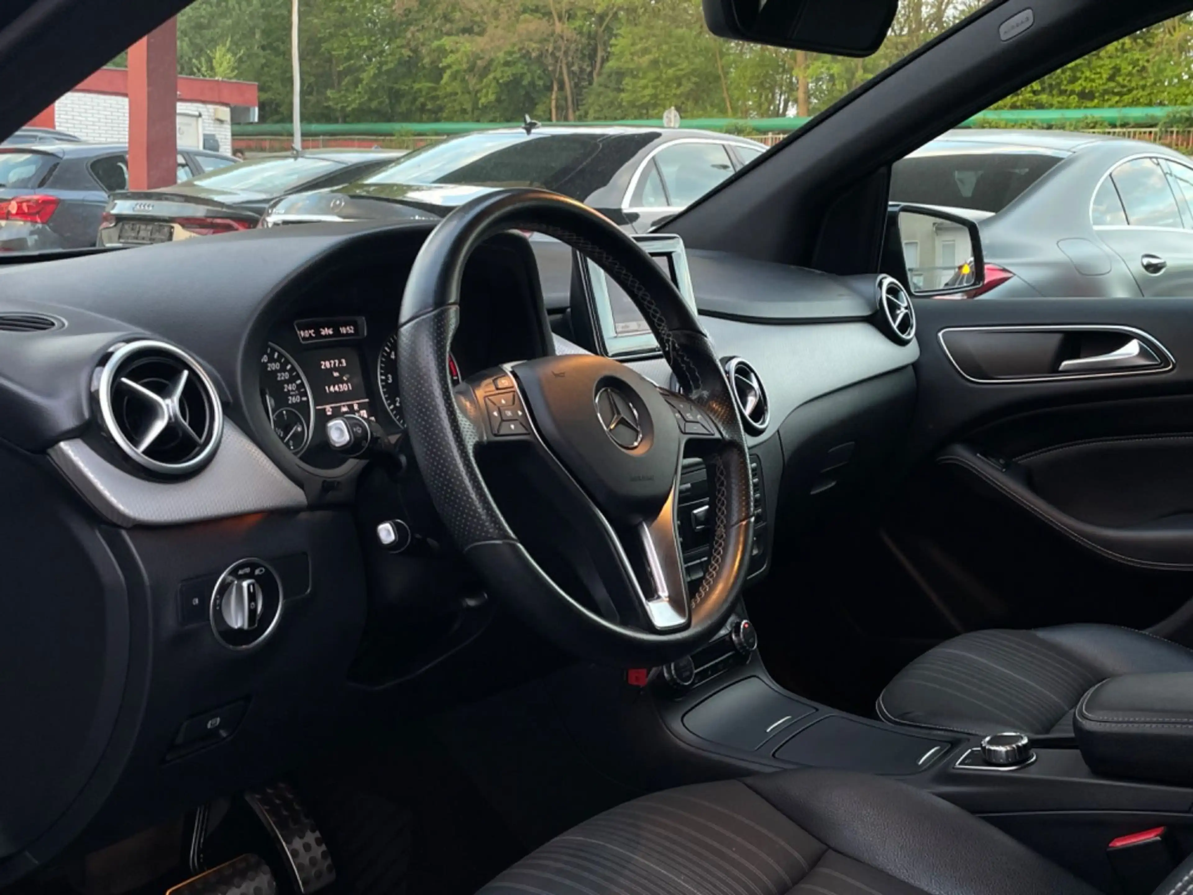 Mercedes-Benz B 200 Automatik NAVI/BI-XENON/R-KAMERA/SHZ — photo 10