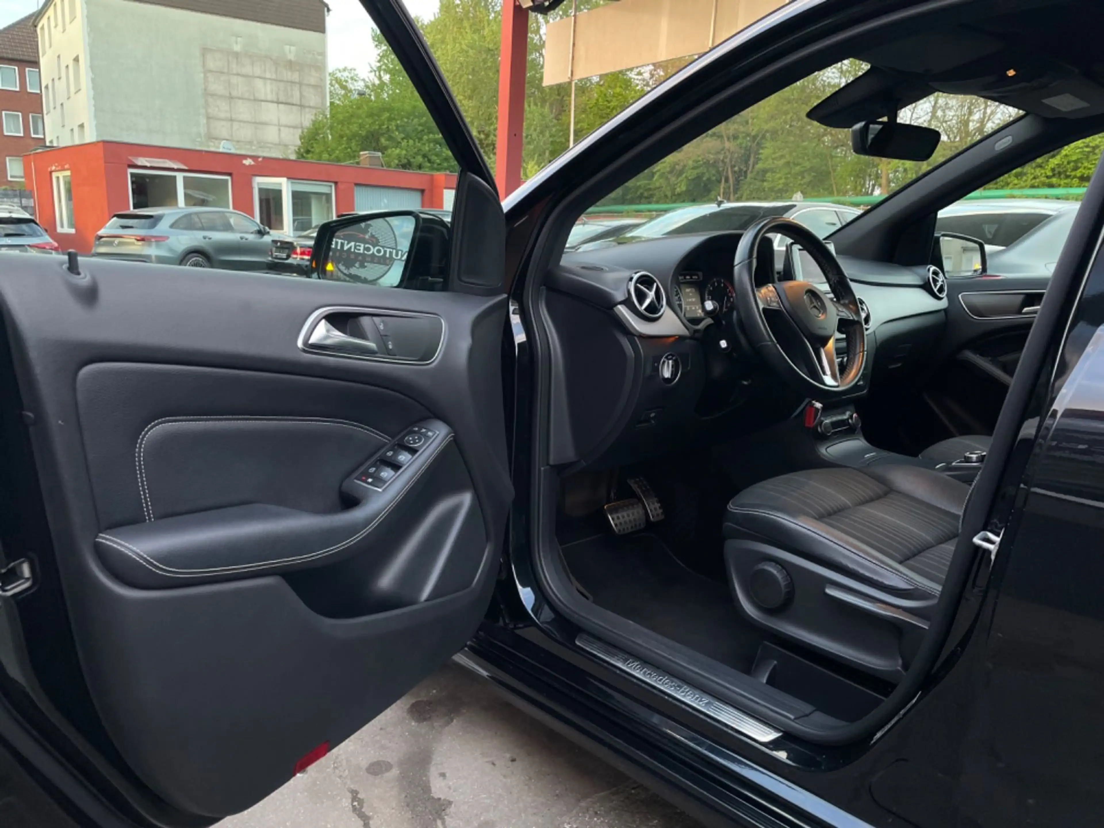 Mercedes-Benz B 200 Automatik NAVI/BI-XENON/R-KAMERA/SHZ — photo 9