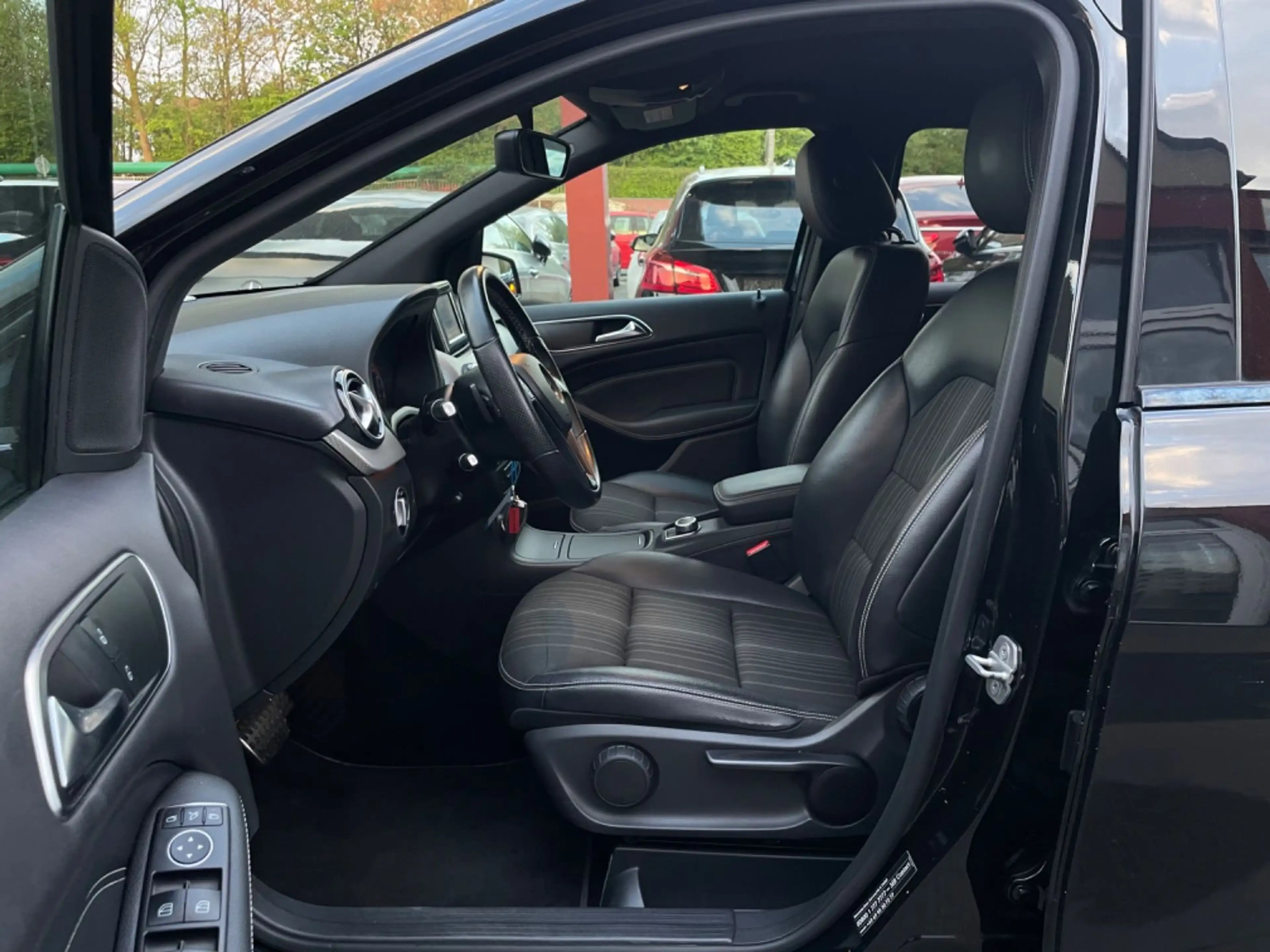 Mercedes-Benz B 200 Automatik NAVI/BI-XENON/R-KAMERA/SHZ — photo 11