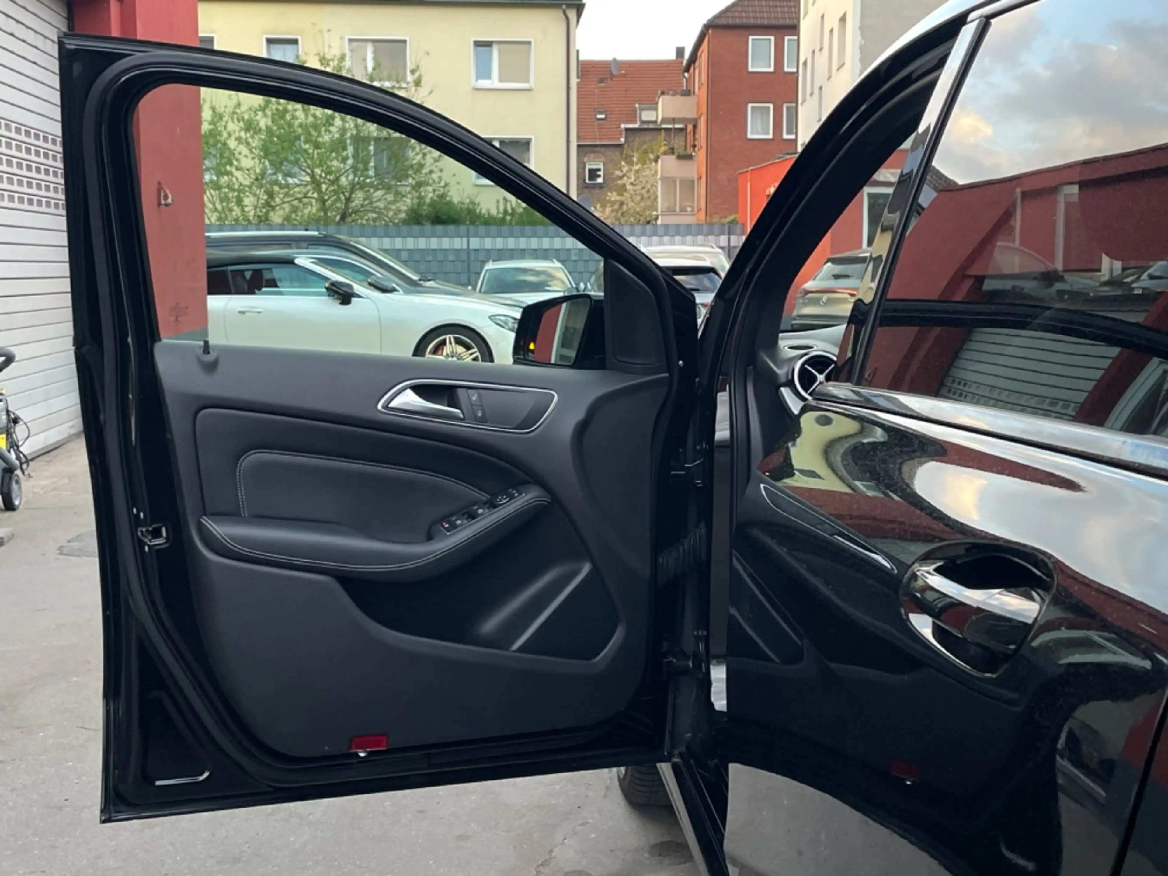 Mercedes-Benz B 200 Automatik NAVI/BI-XENON/R-KAMERA/SHZ — photo 8