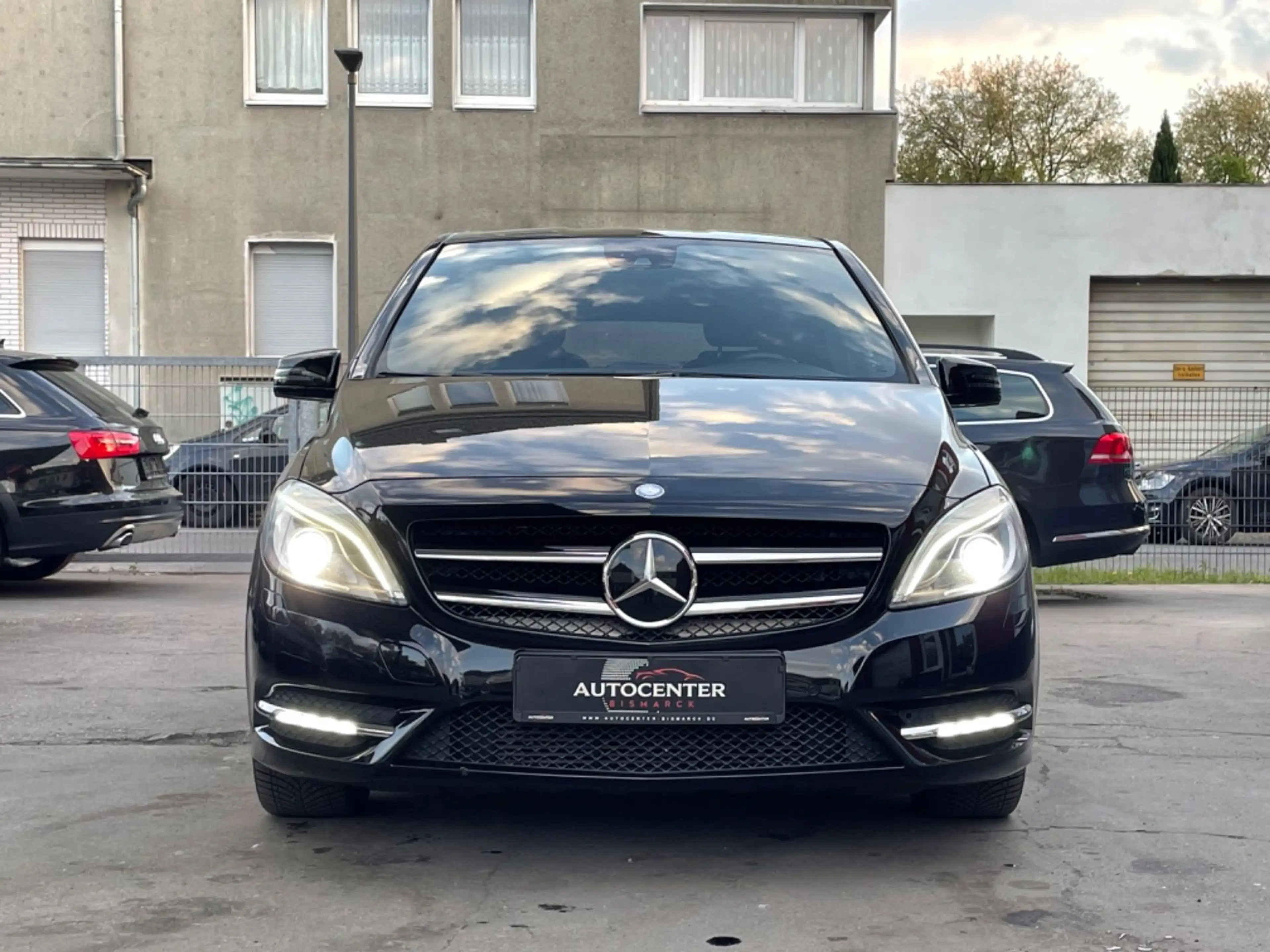 Mercedes-Benz B 200 Automatik NAVI/BI-XENON/R-KAMERA/SHZ — photo 3