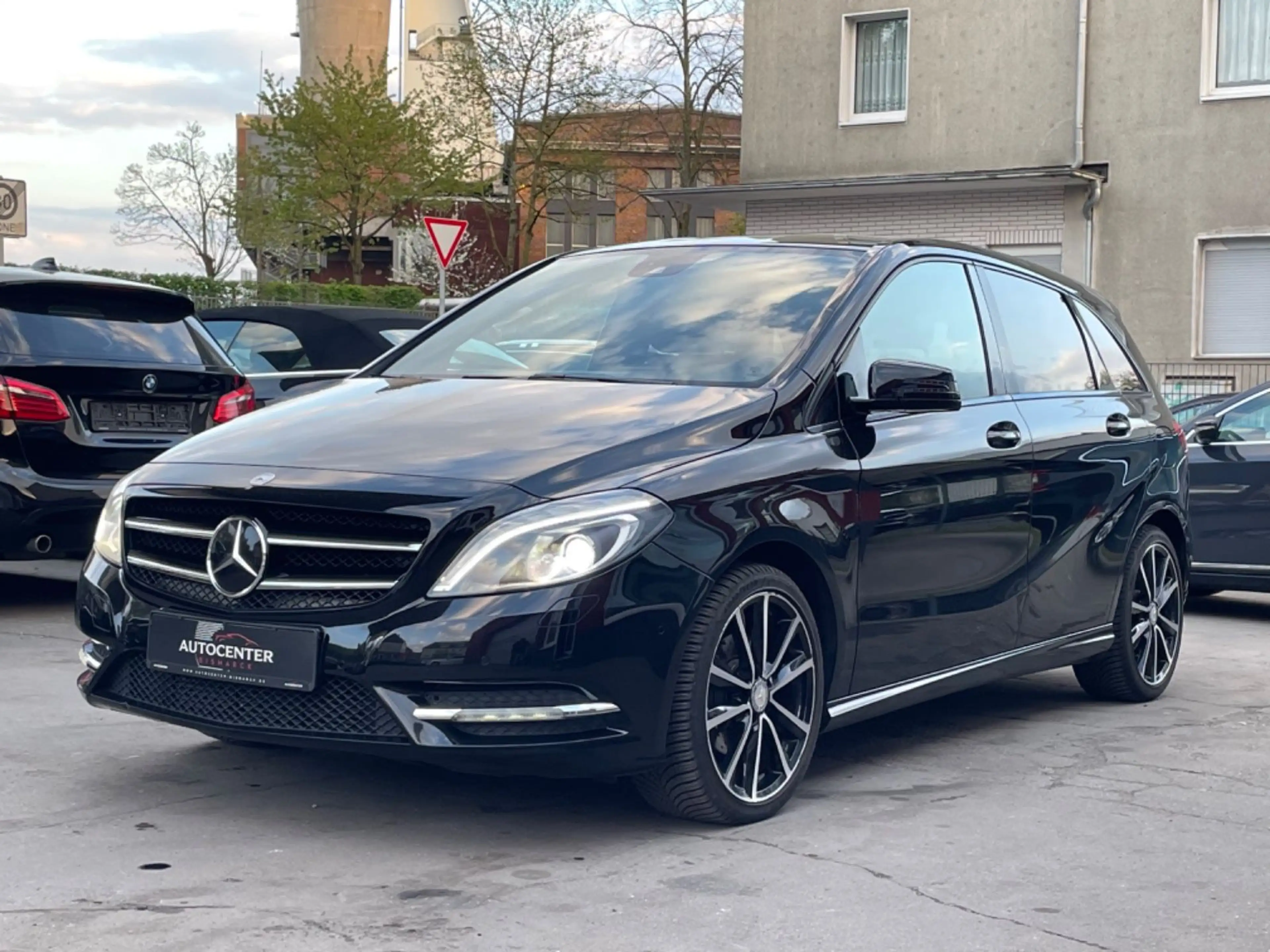 Mercedes-Benz B 200 Automatik NAVI/BI-XENON/R-KAMERA/SHZ — photo 4