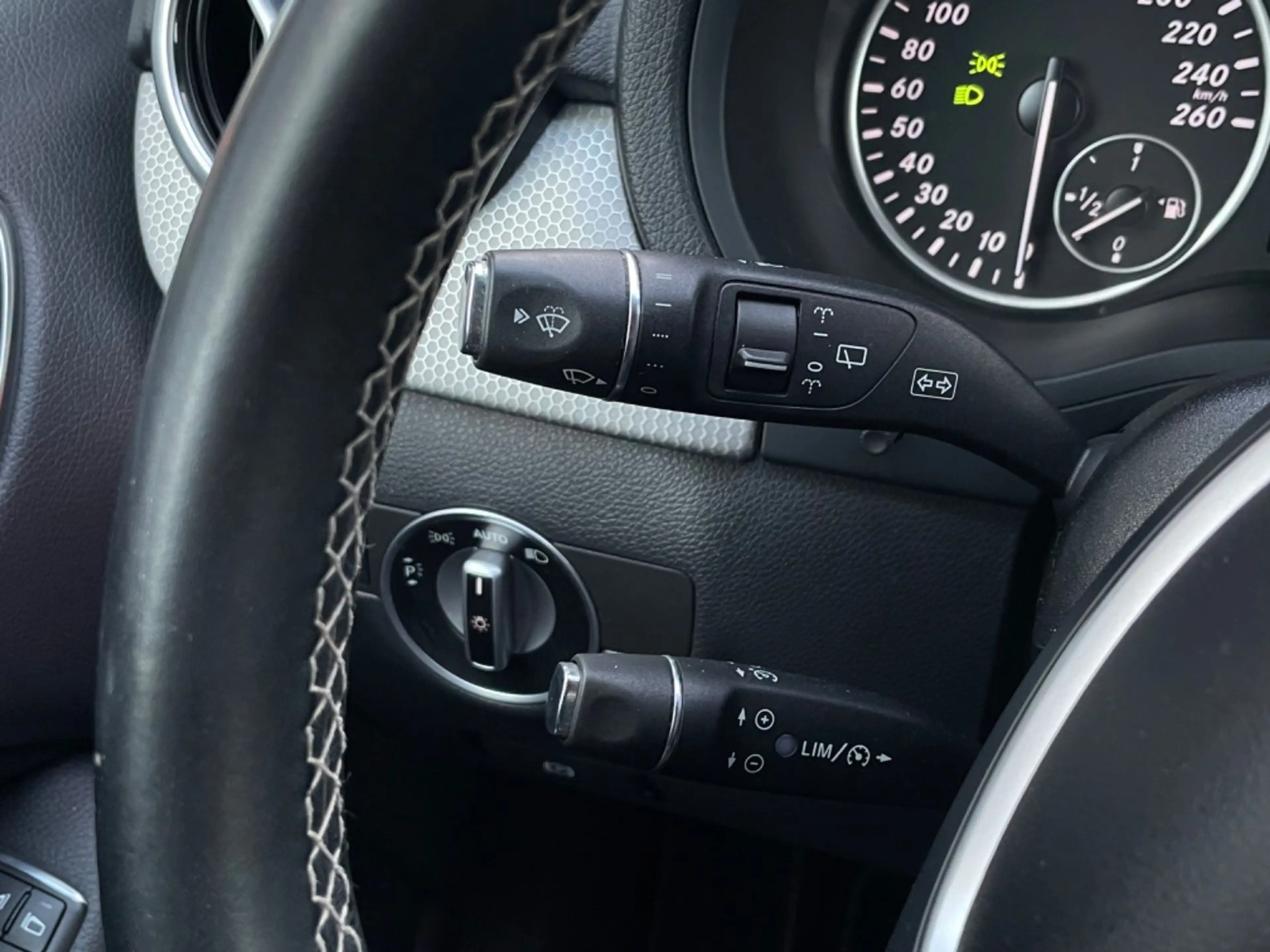 Mercedes-Benz B 200 Automatik NAVI/BI-XENON/R-KAMERA/SHZ — photo 14