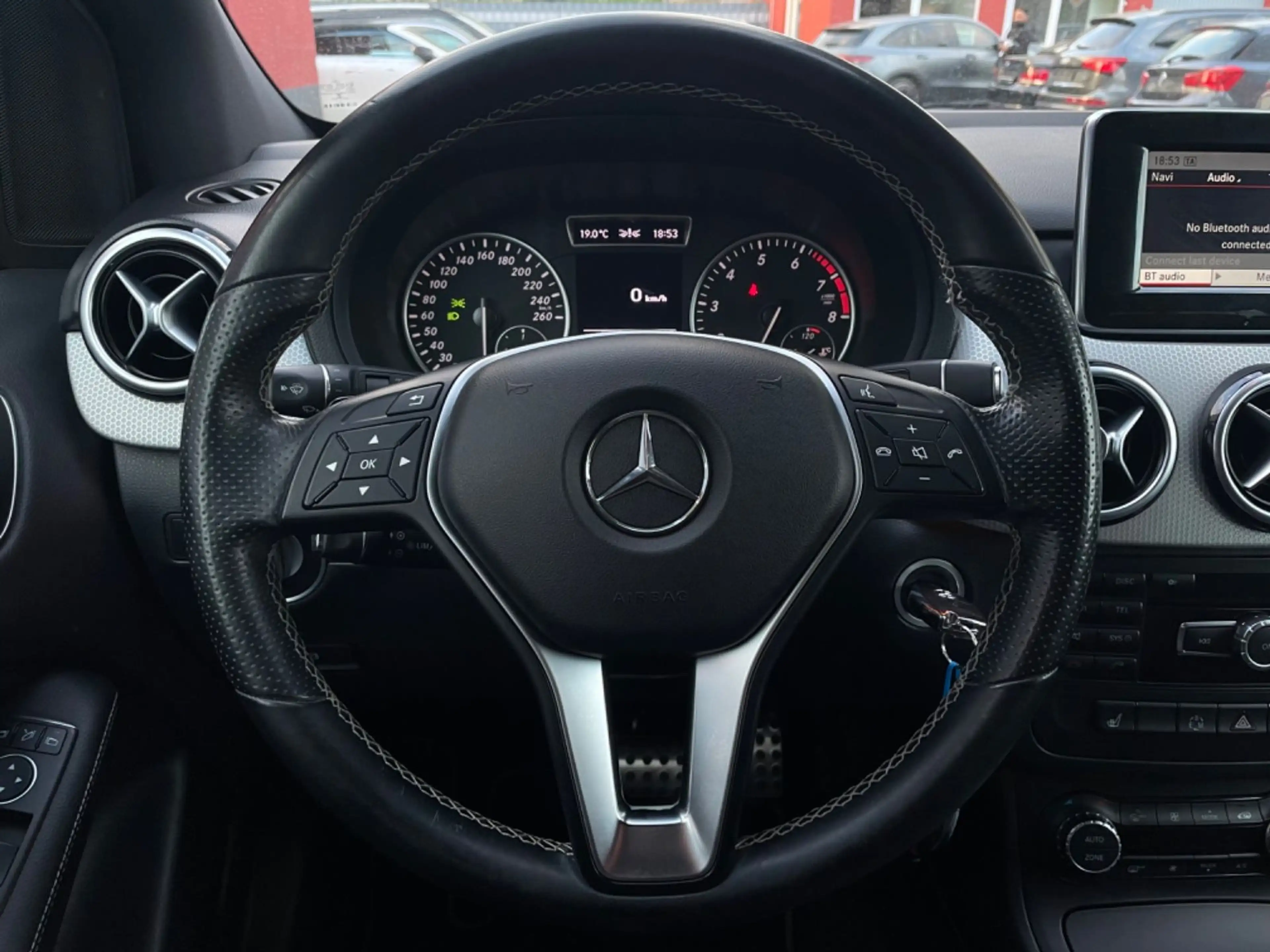 Mercedes-Benz B 200 Automatik NAVI/BI-XENON/R-KAMERA/SHZ — photo 12