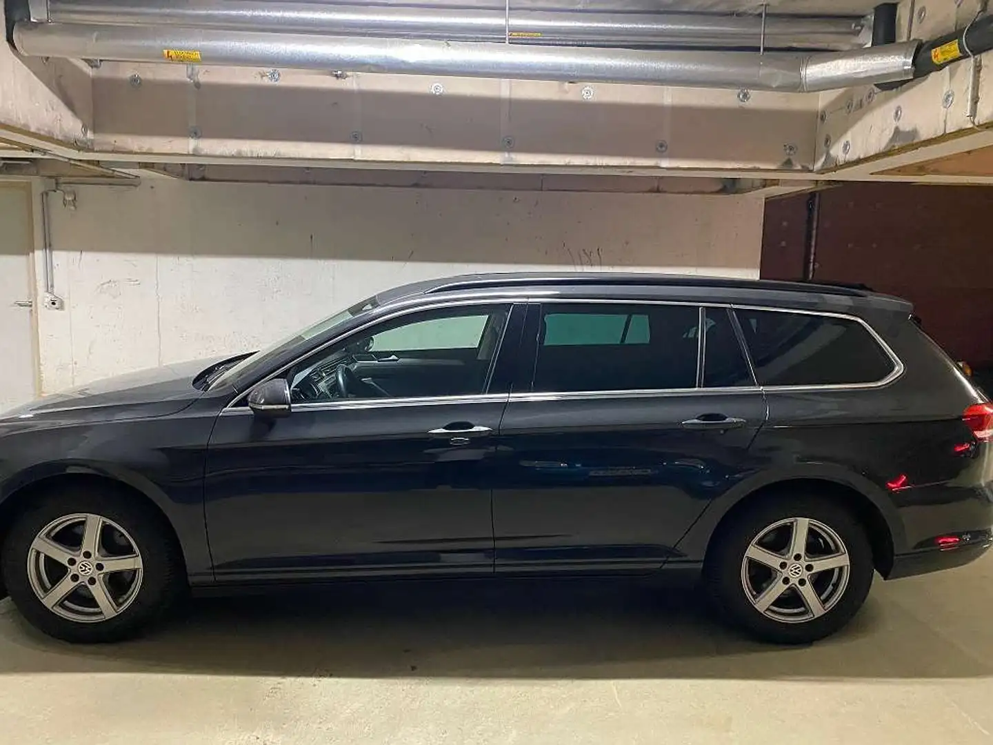 Volkswagen Passat Variant Passat Variant 1,6 TDI Grau - 1